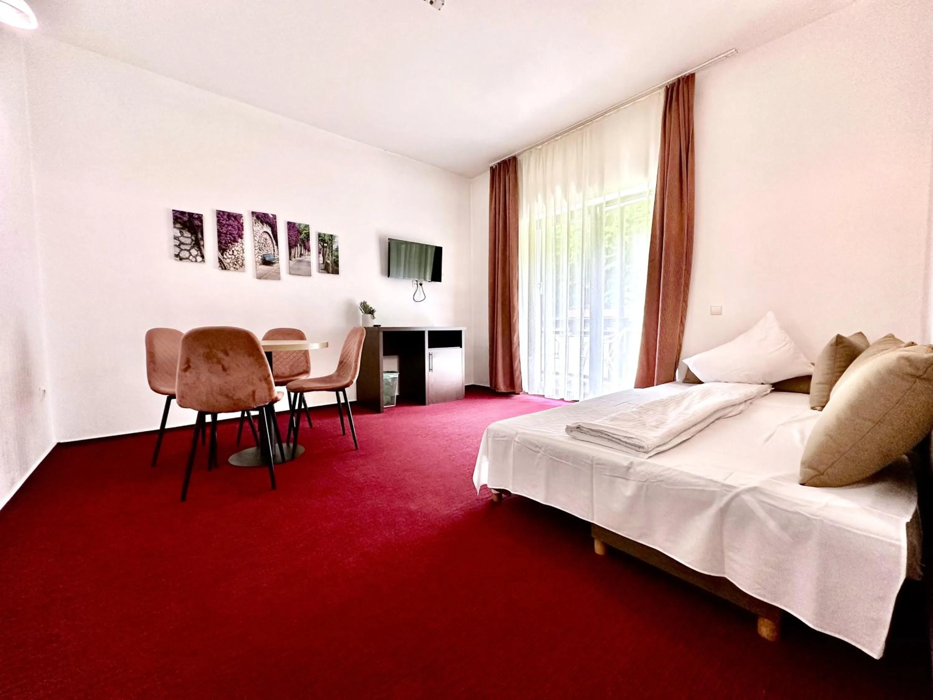 Living room, Bed in Hotel TISA