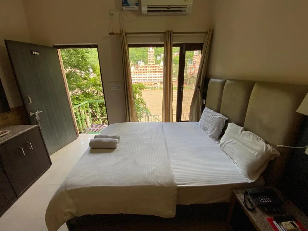 Bed in Kunwar Residency