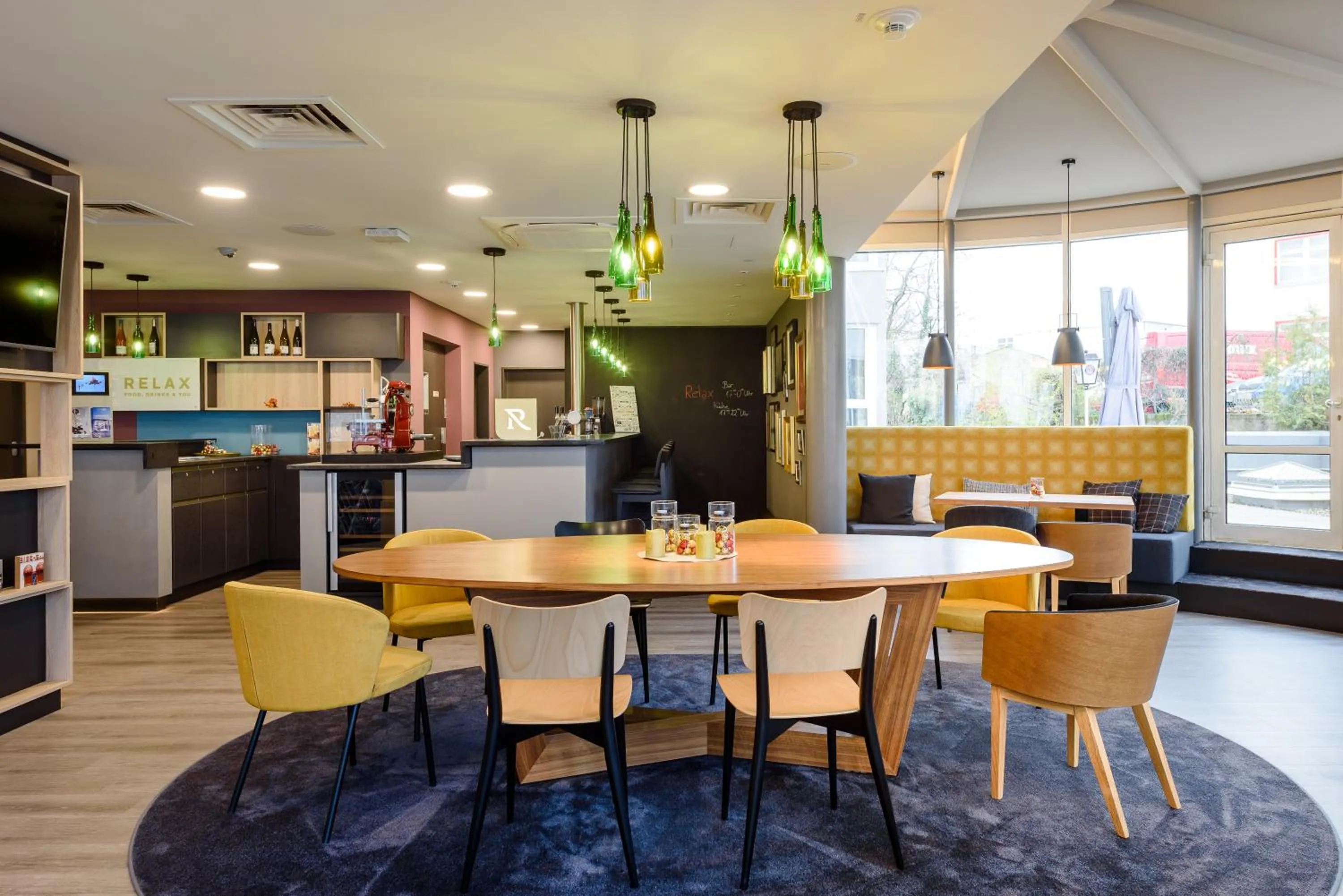 Lounge or bar in Mercure Stuttgart Zuffenhausen