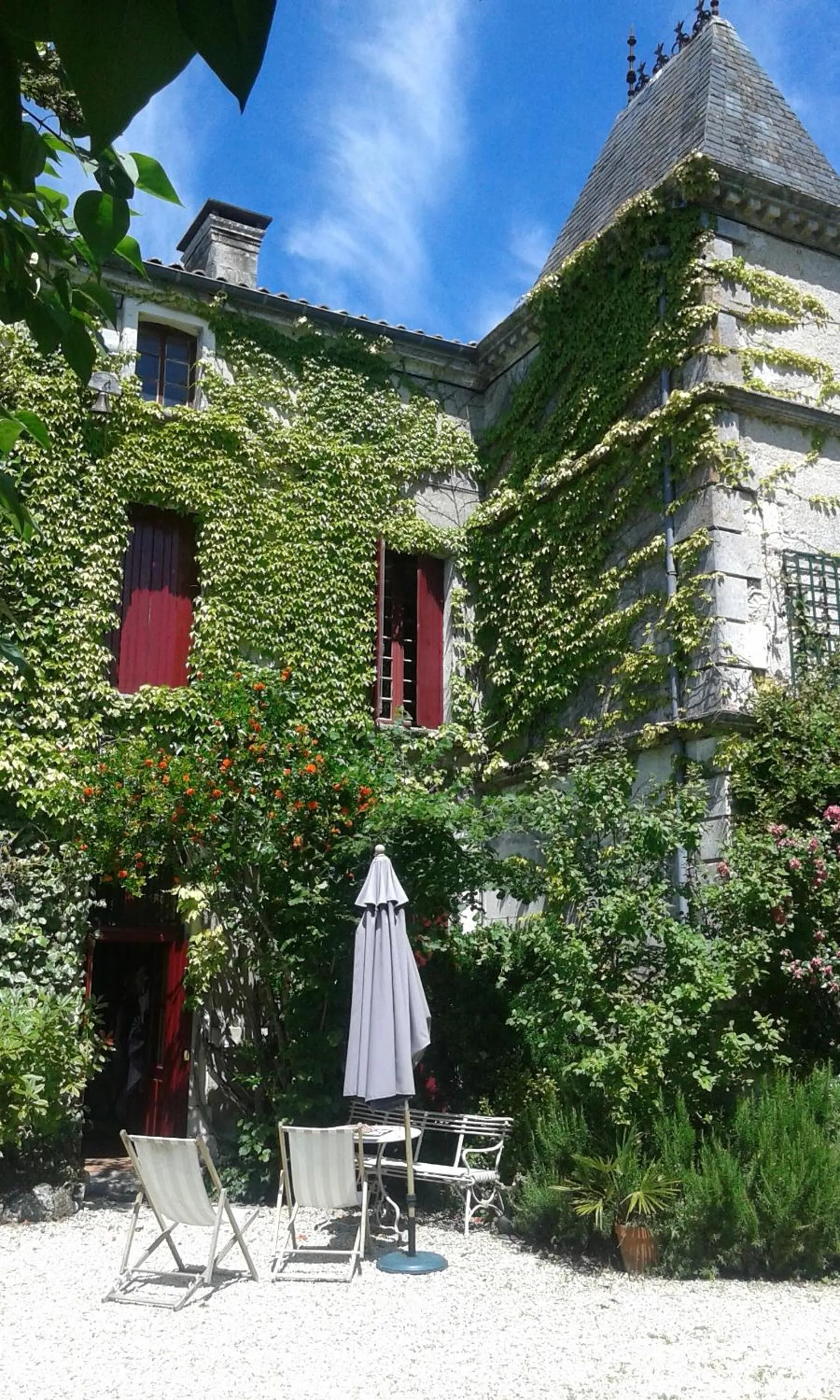 Facade/entrance in La Cure du Maine Charles