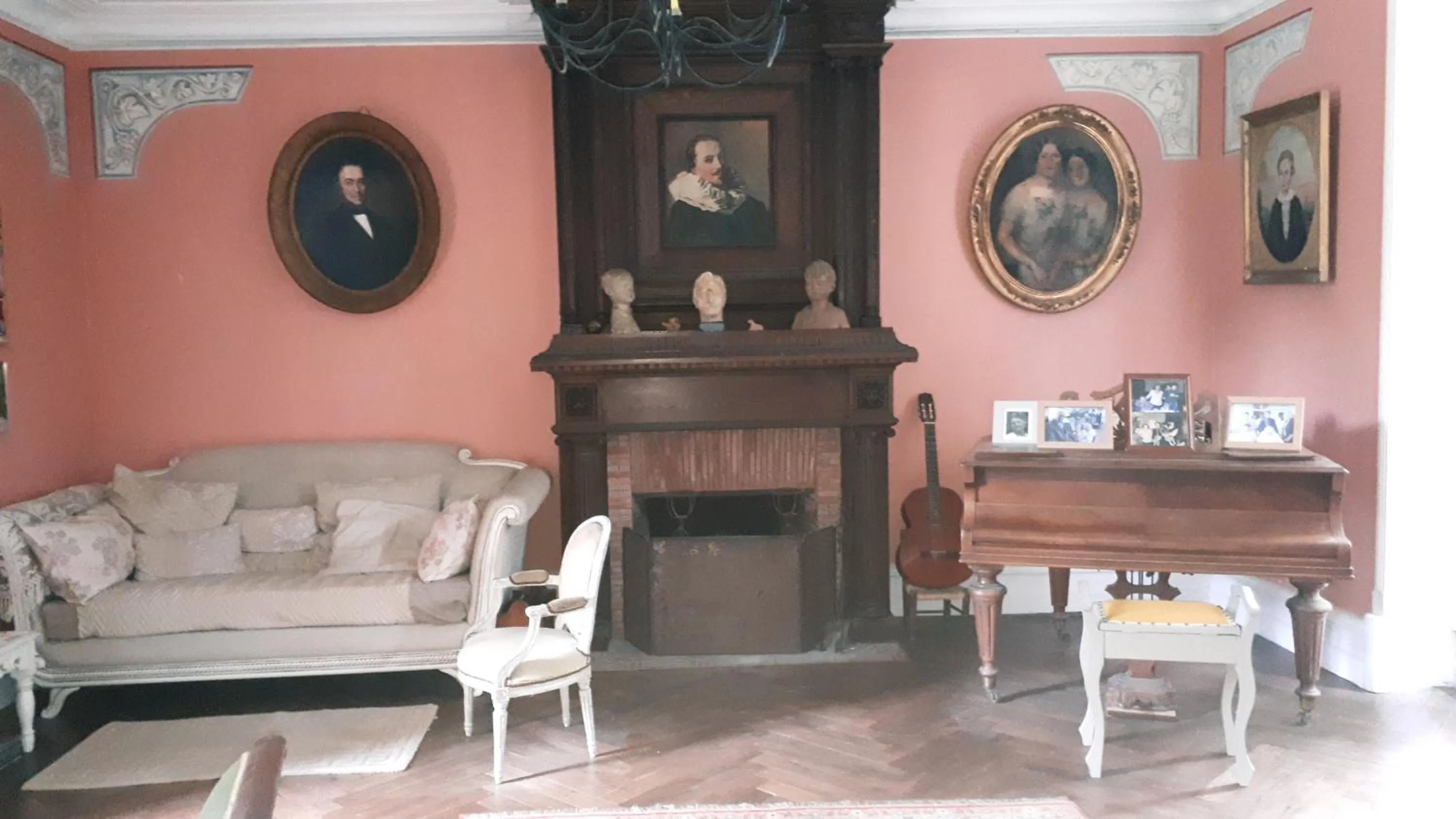 Living room in La Cure du Maine Charles