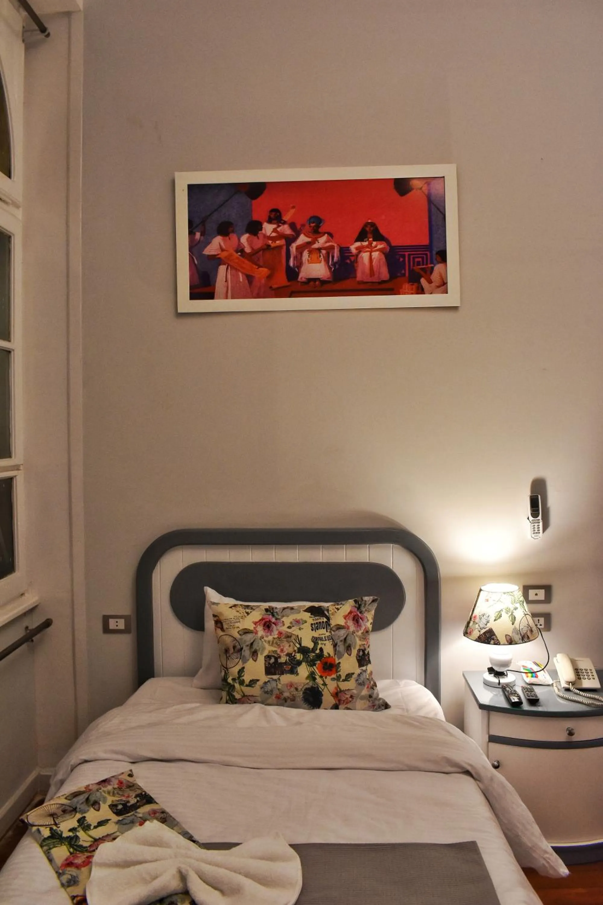 Photo of the whole room, Bed in columbia sky city hotel