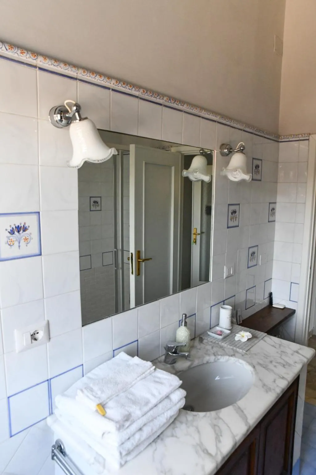 Decorative detail in B&B Porta Romana-Language And Art