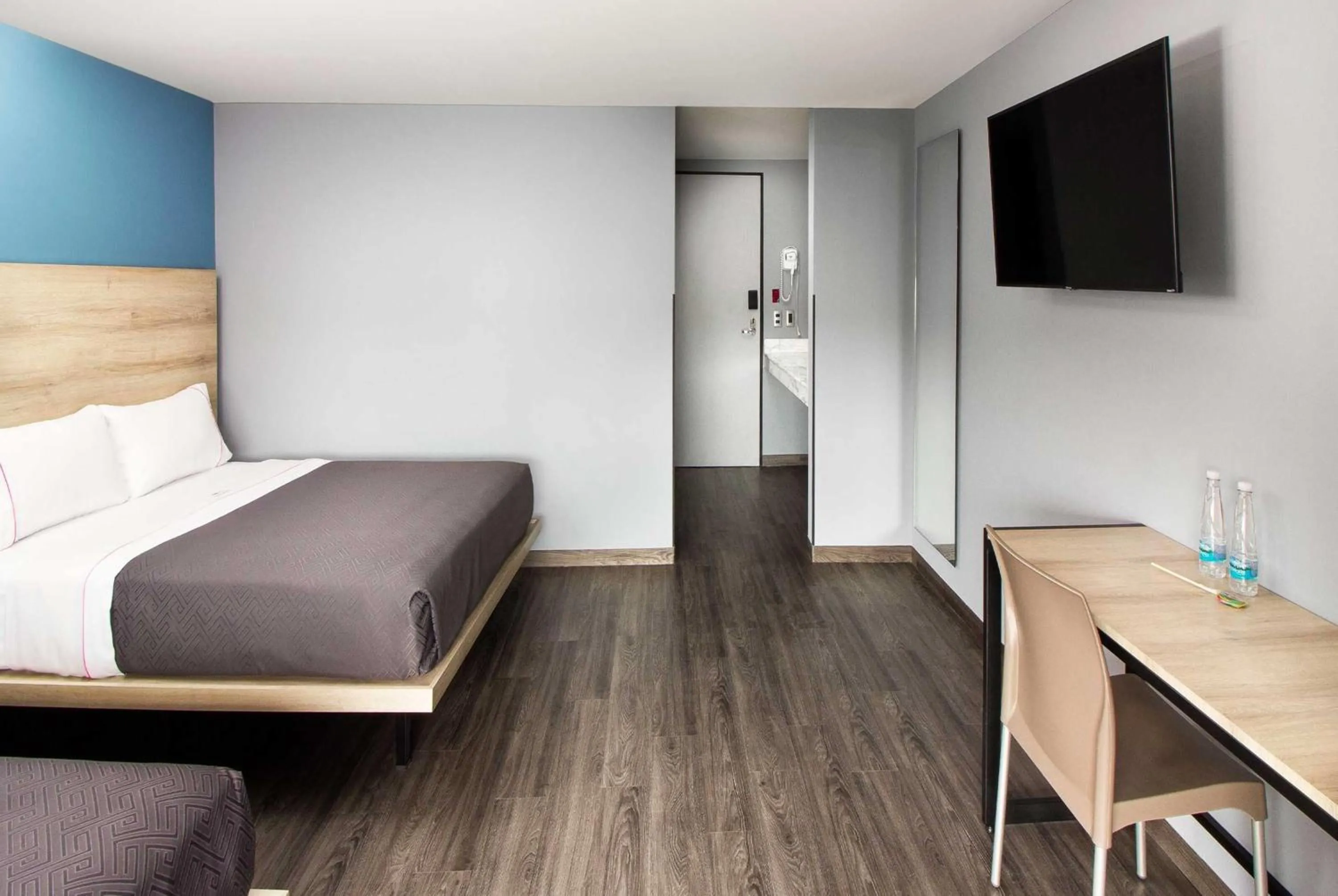 Photo of the whole room, Bed in Hotel MX lagunilla CDMX, Trademark Collection by Wyndham