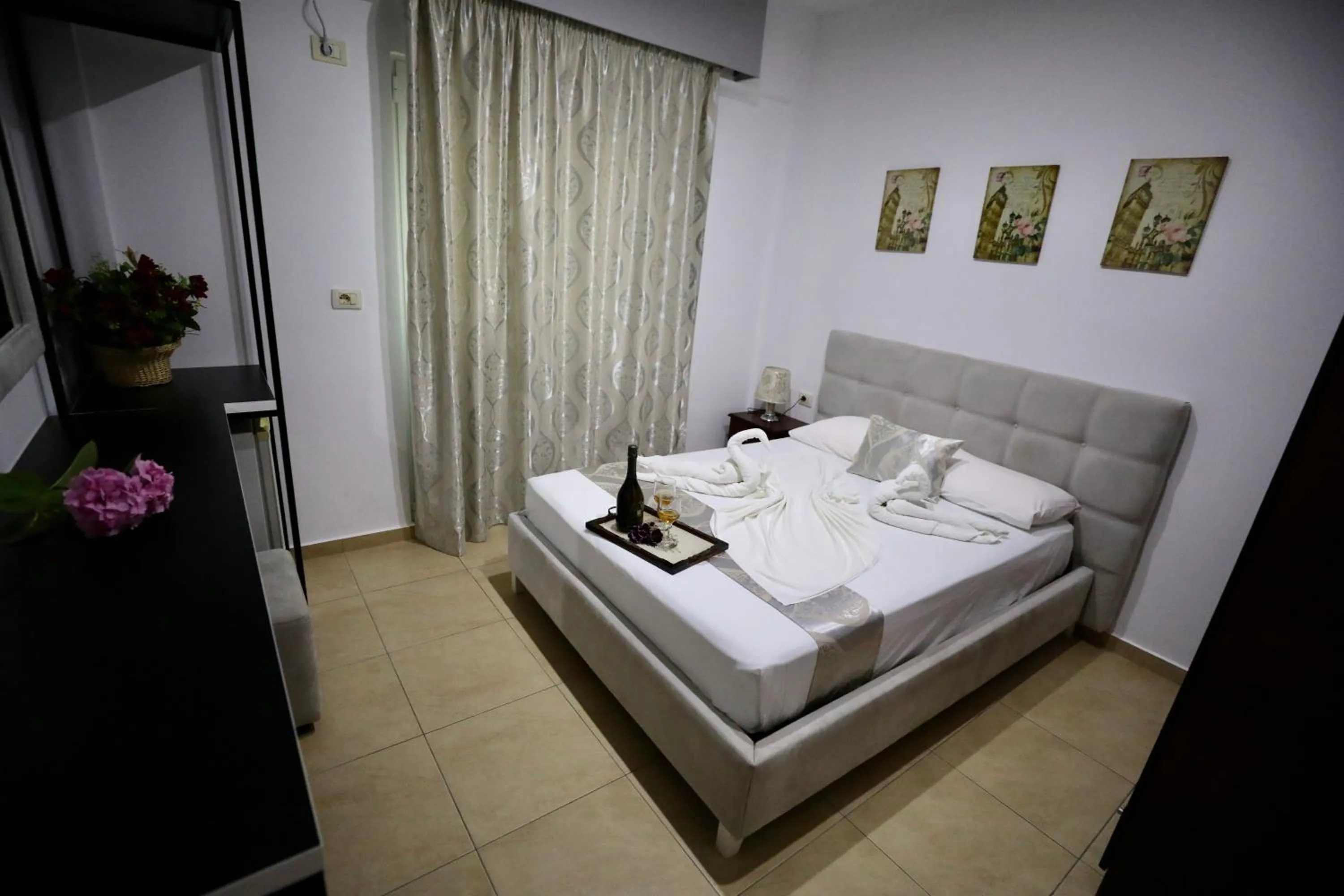 Photo of the whole room, Bed in Hotel Soan