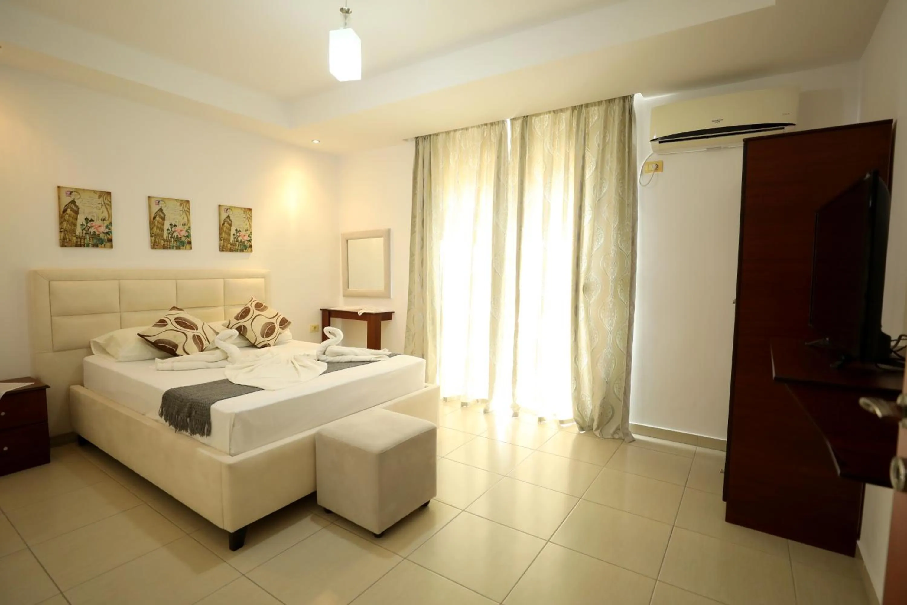 Photo of the whole room, Bed in Hotel Soan