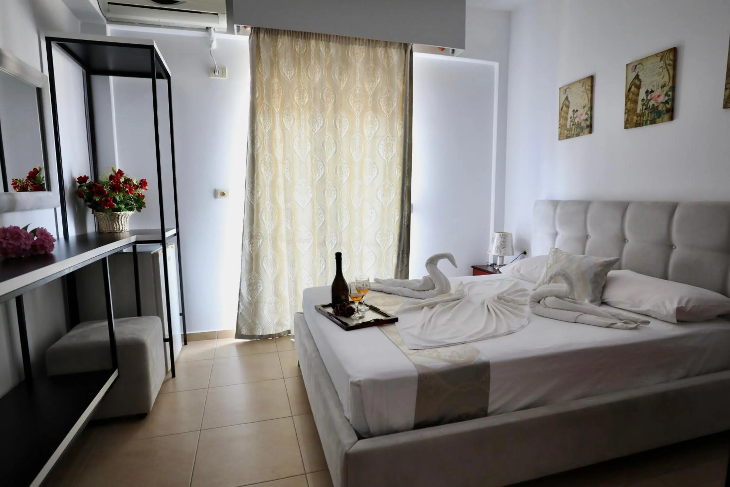 Photo of the whole room, Bed in Hotel Soan