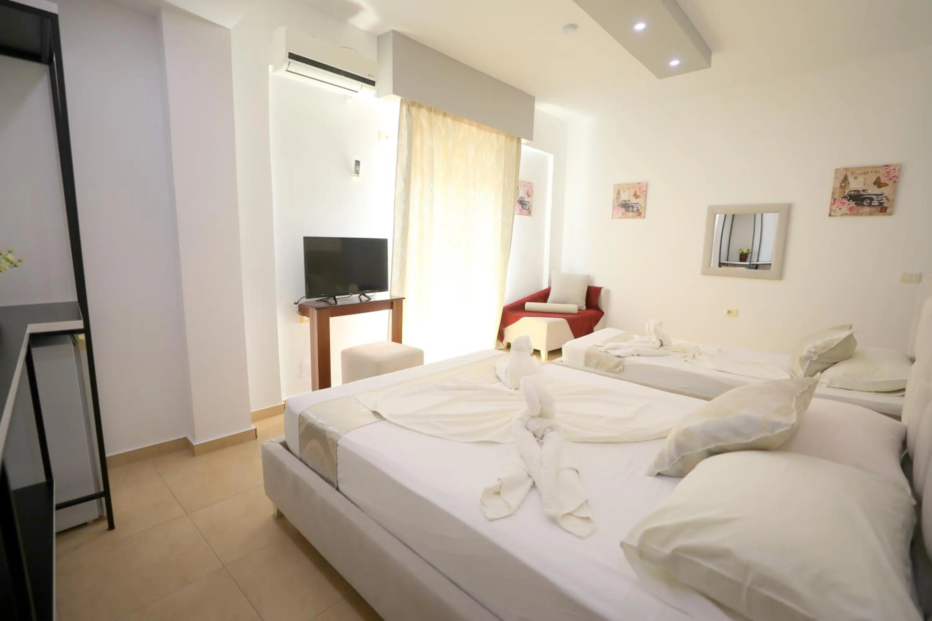 Photo of the whole room, Bed in Hotel Soan