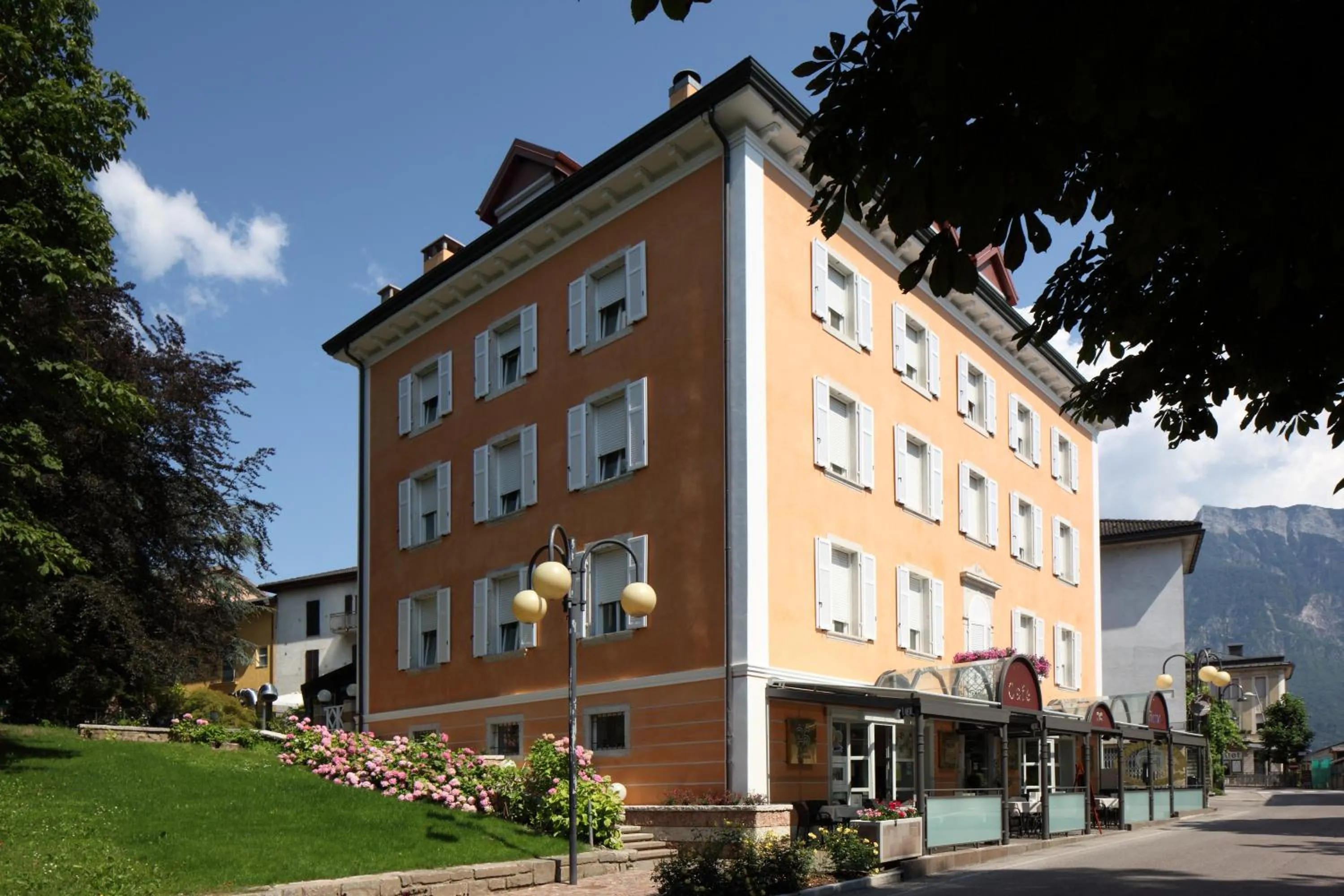 Property building in Hotel Villa Regina