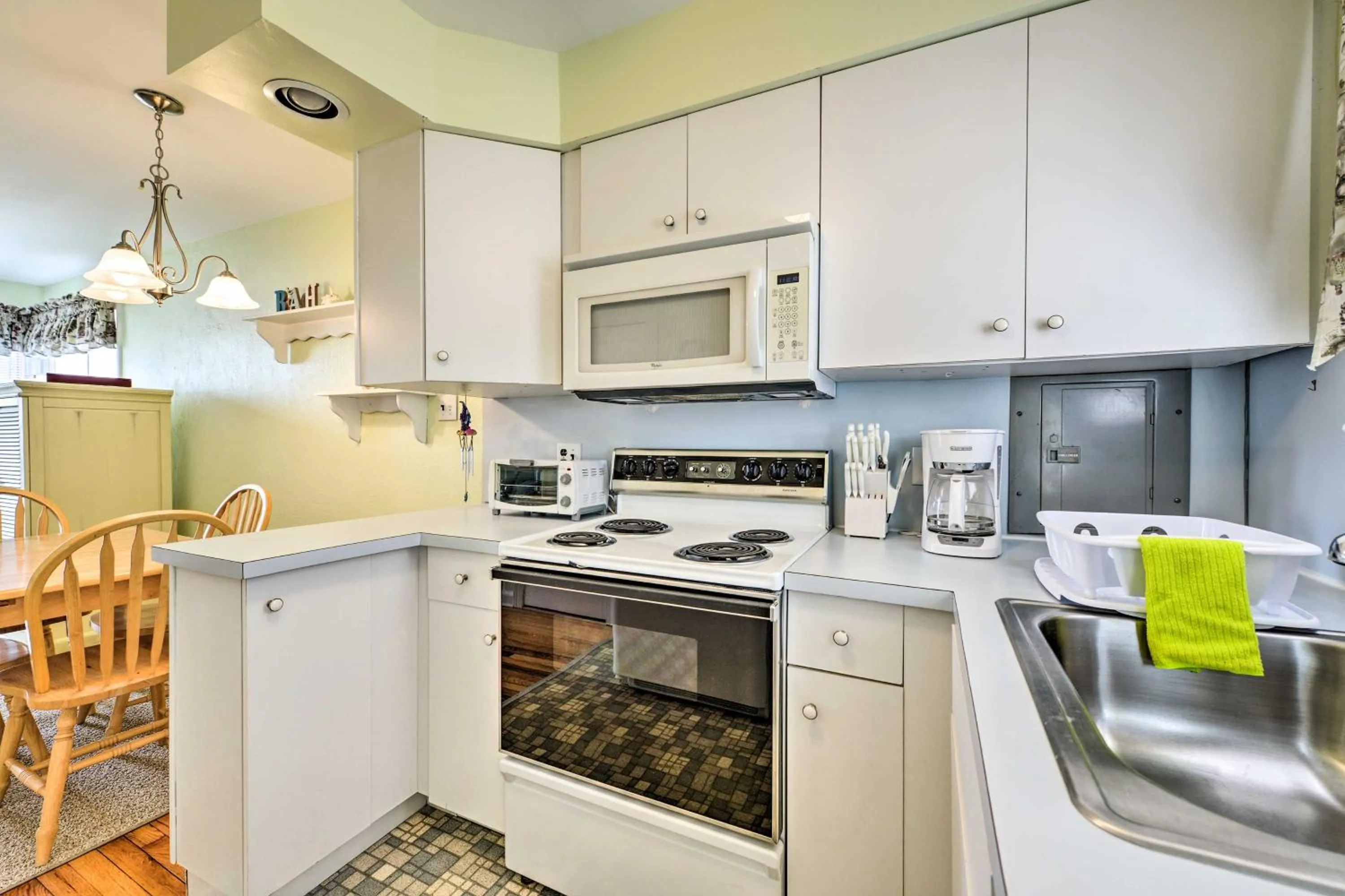 Wildwood Crest Condo 2 Blocks to Beach!