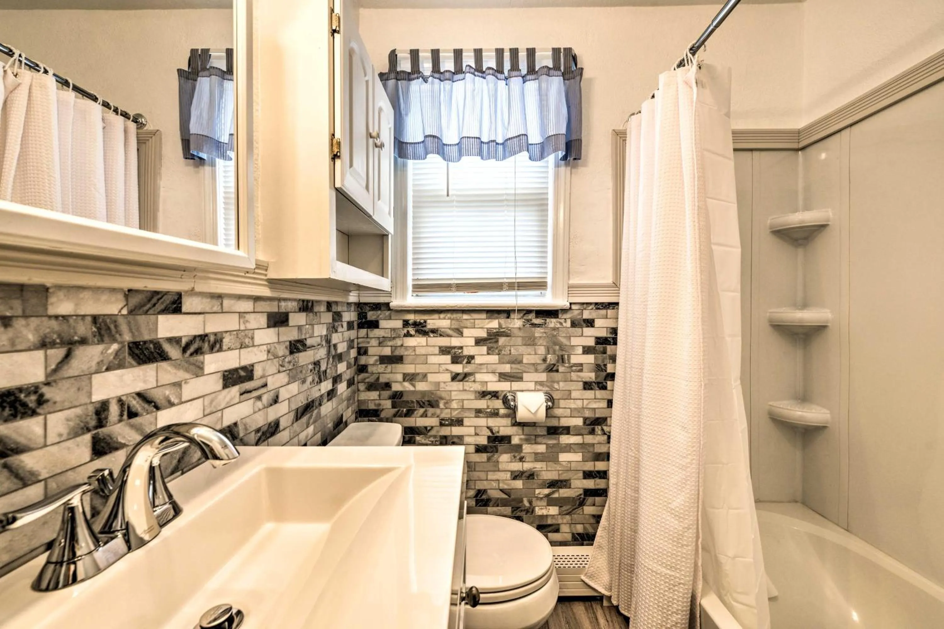 Wildwood Crest Condo 2 Blocks to Beach!