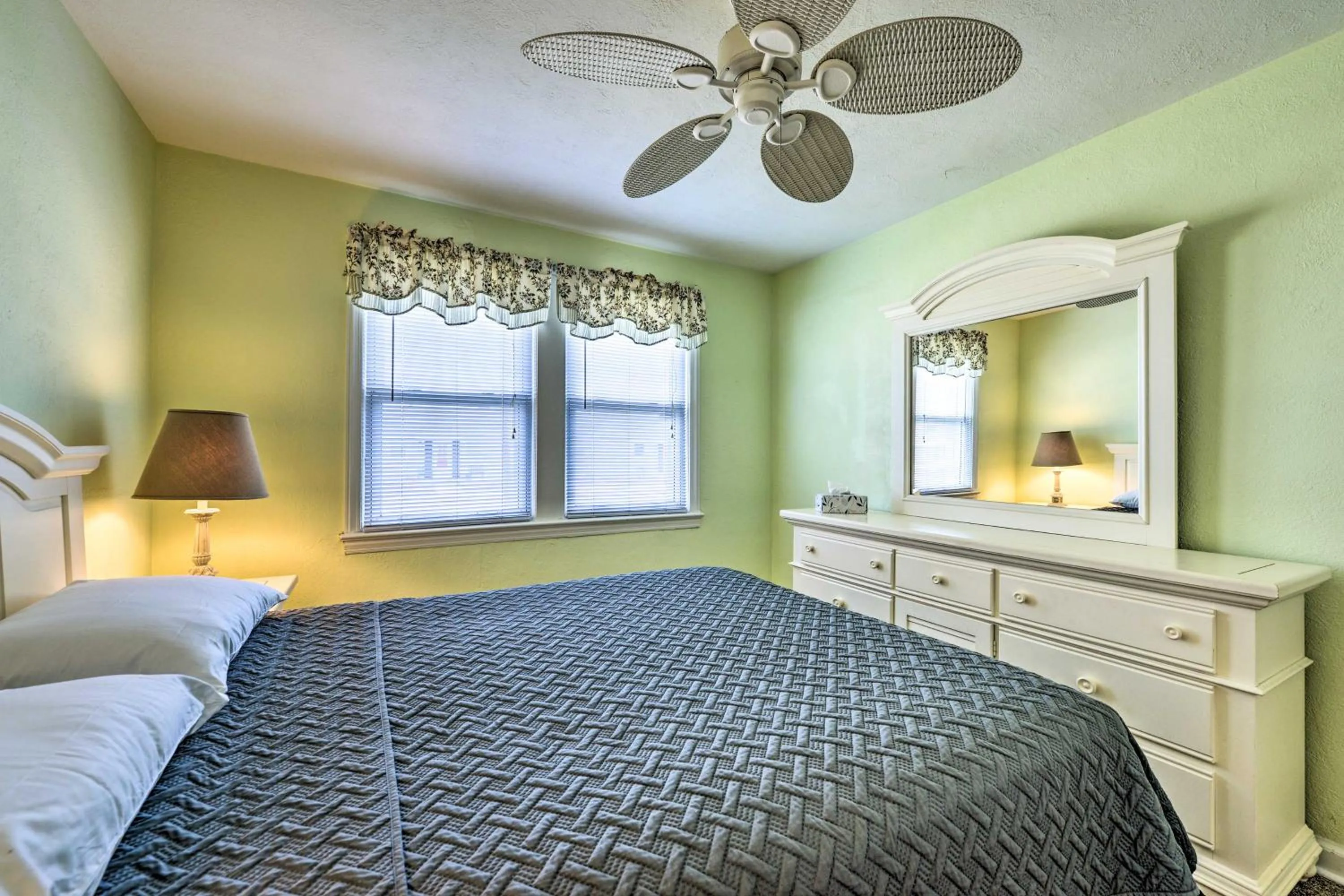 Wildwood Crest Condo 2 Blocks to Beach!