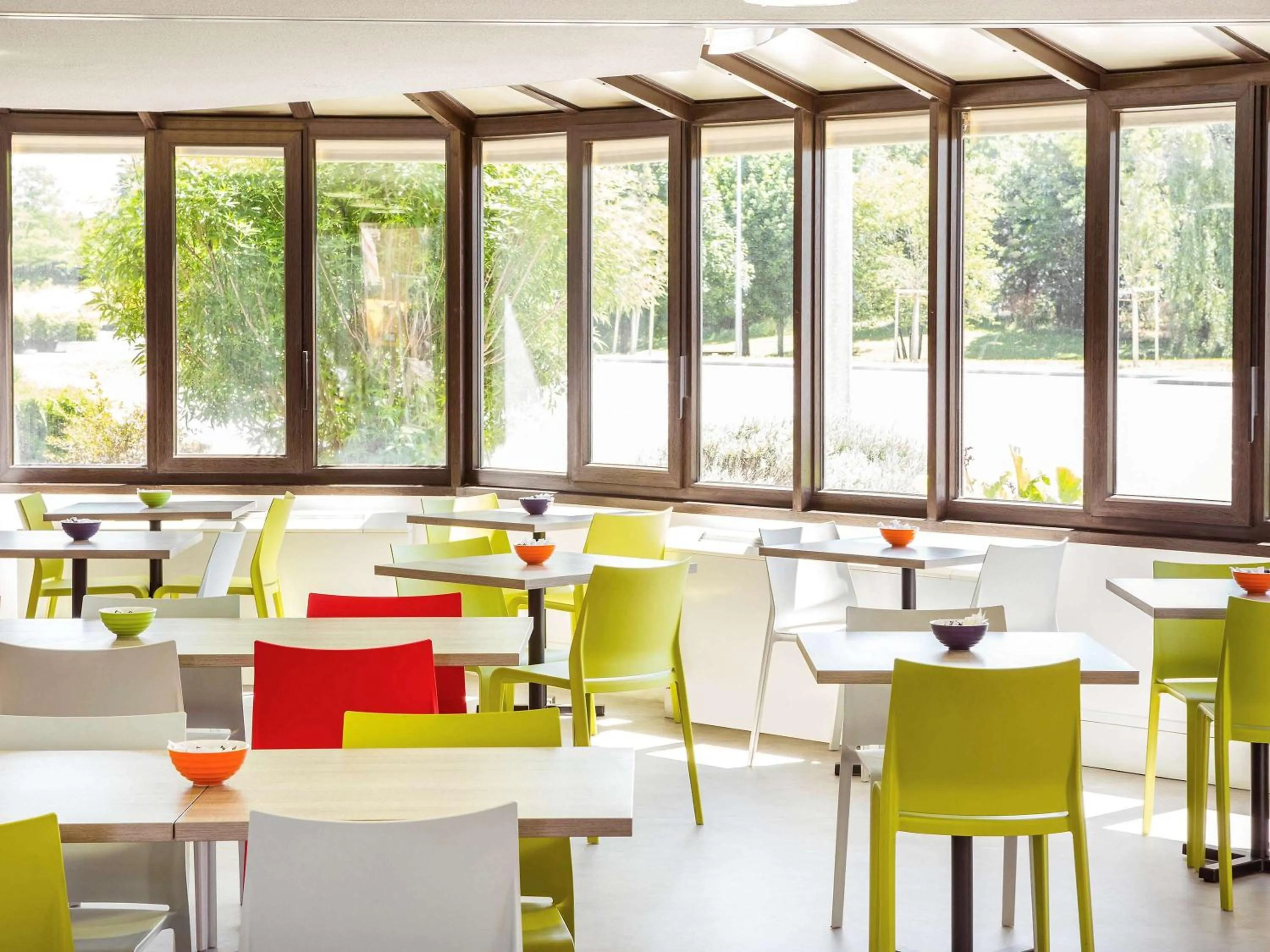 Restaurant/places to eat in ibis Styles Niort Poitou Charentes