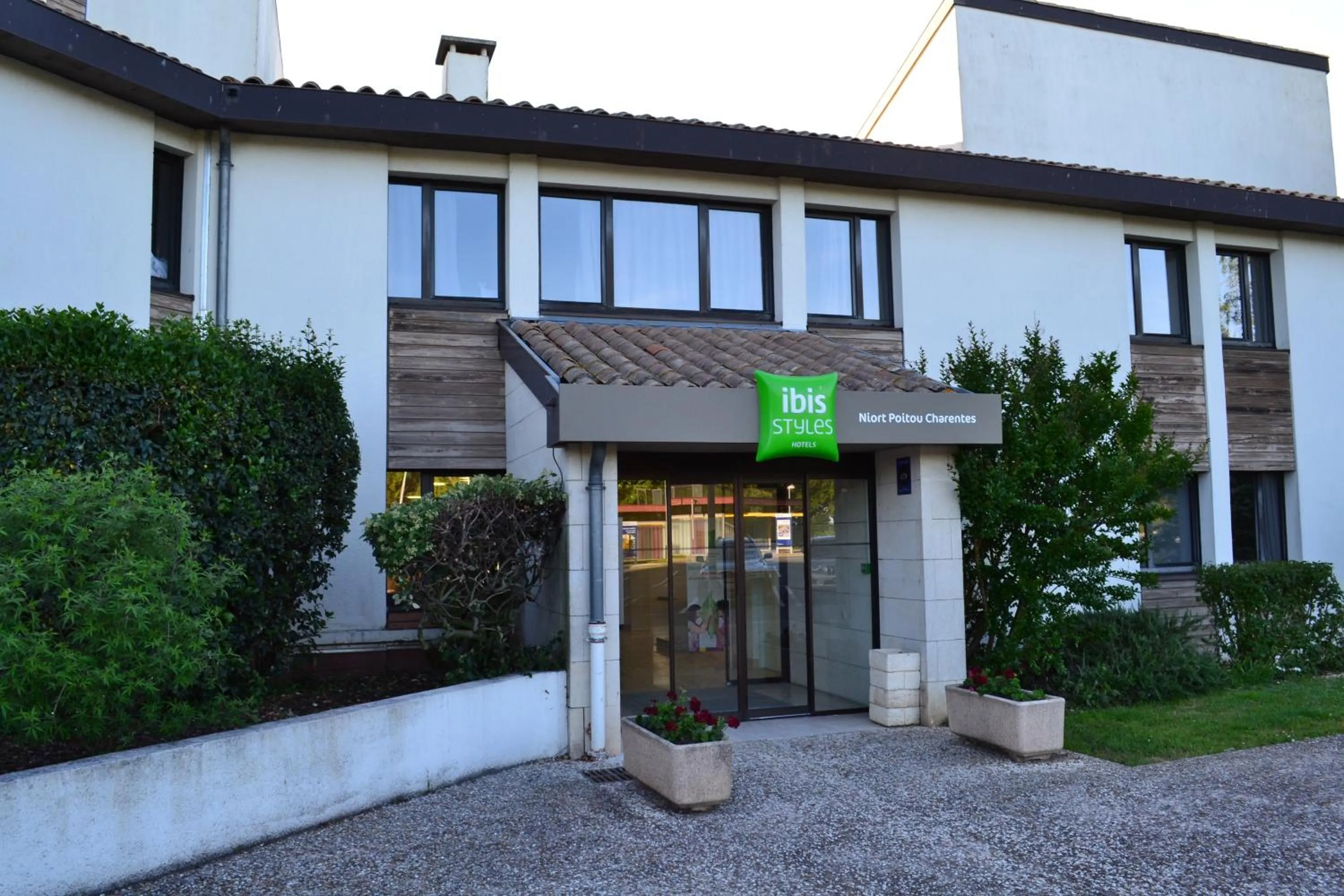 Facade/entrance in ibis Styles Niort Poitou Charentes