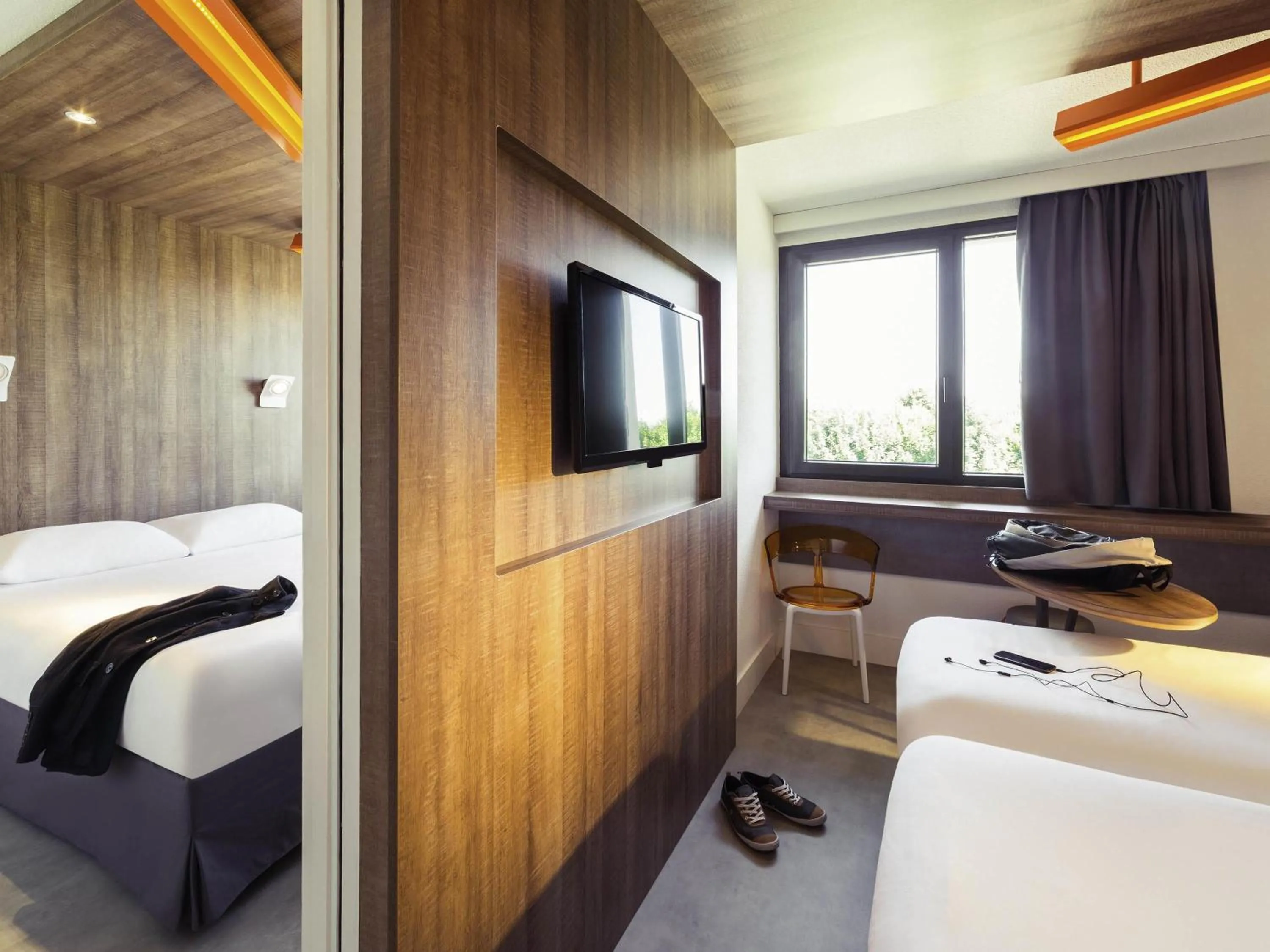 Bedroom, Bed in ibis Styles Niort Poitou Charentes