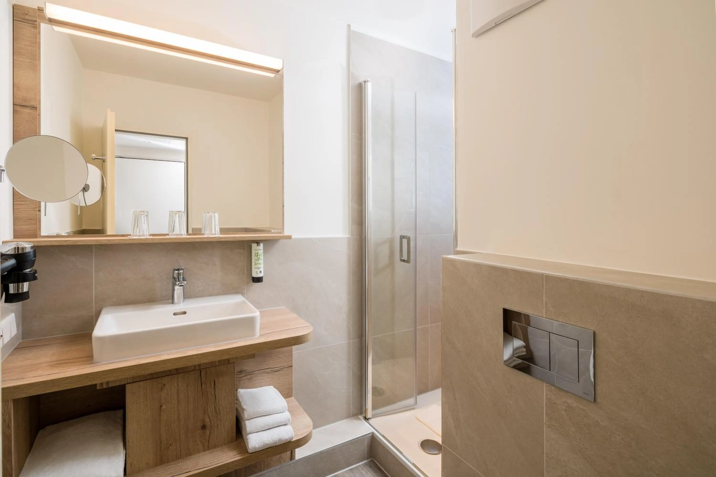 Bathroom in Best Western Hotel München Airport