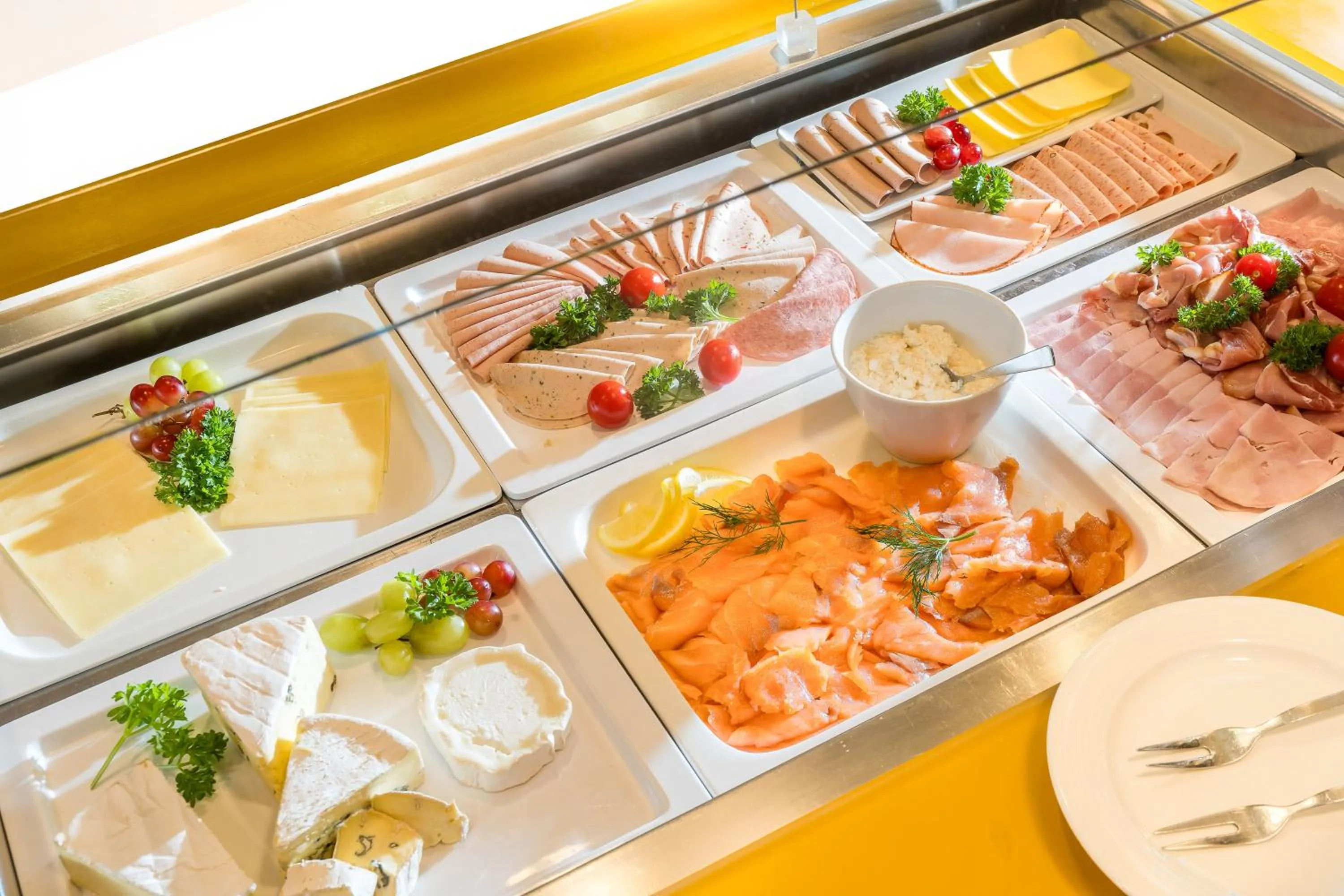 Buffet breakfast in Best Western Hotel München Airport