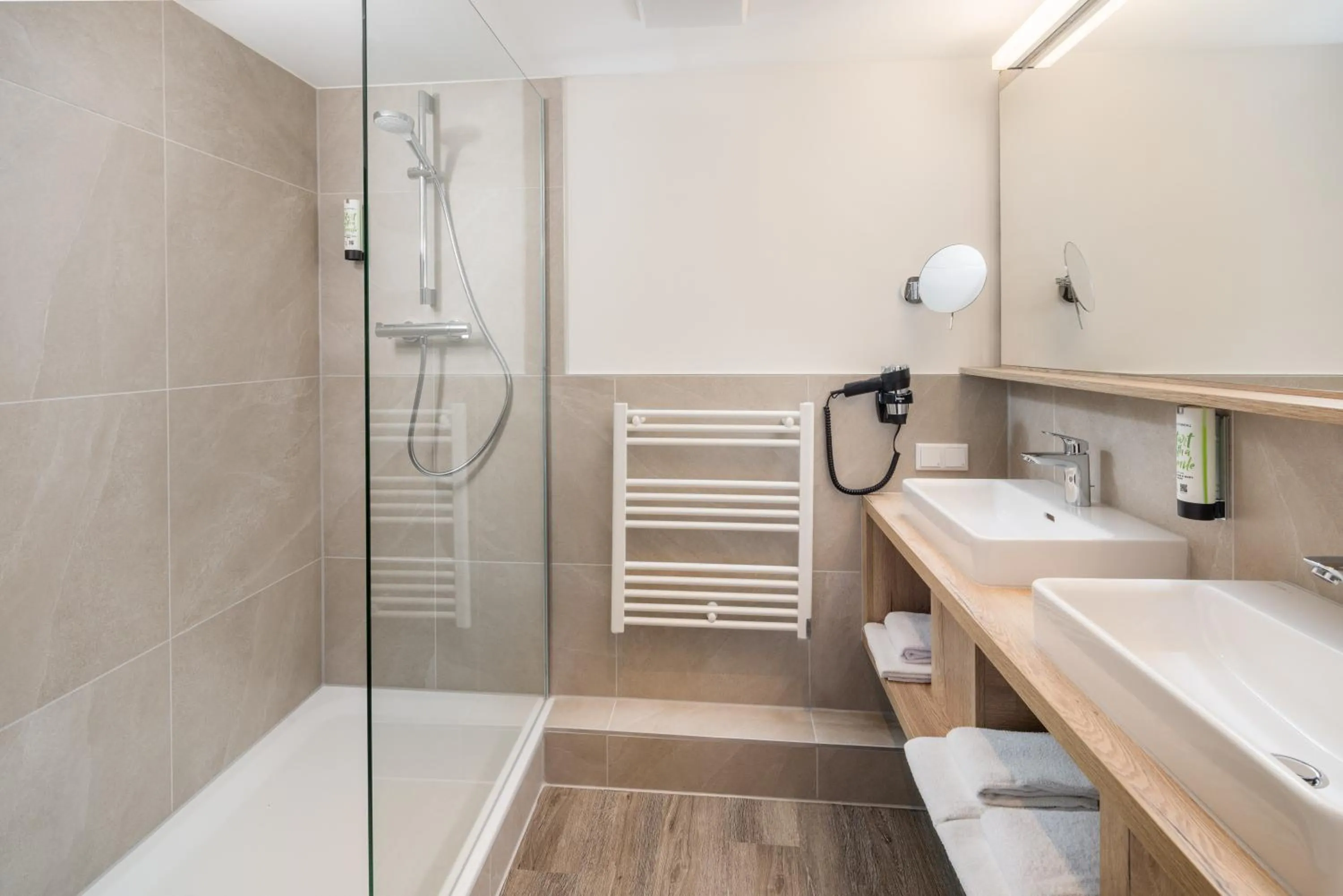 Bathroom in Best Western Hotel München Airport