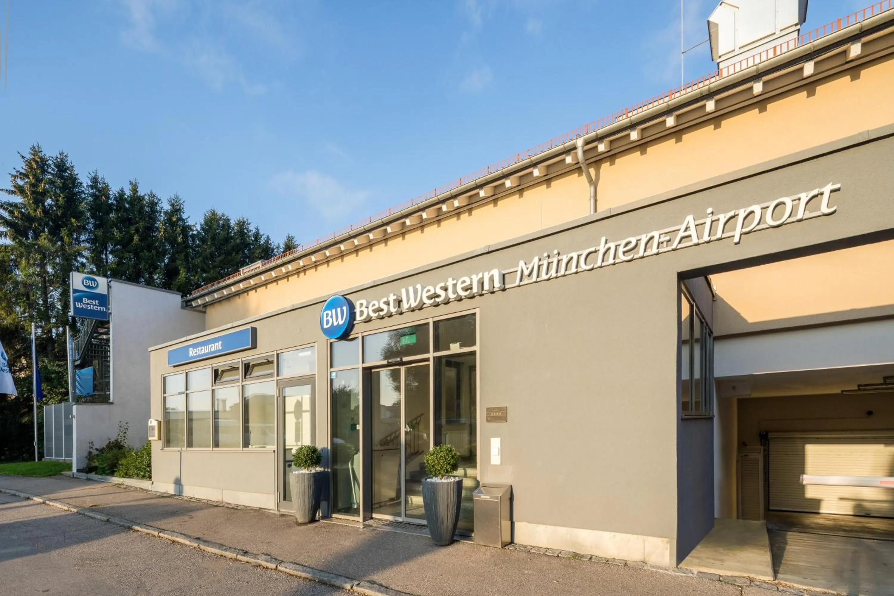 Property building in Best Western Hotel München Airport