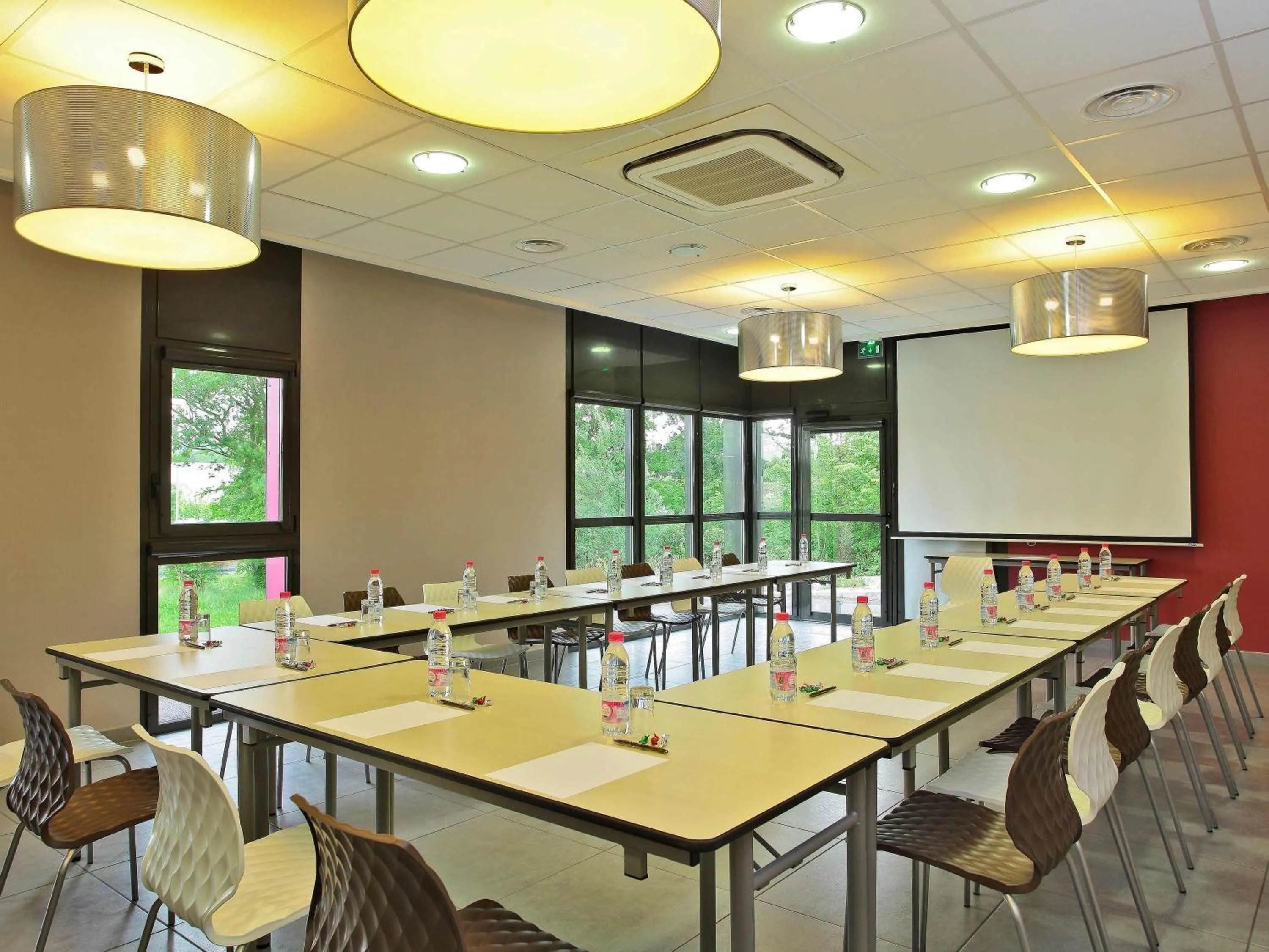Meeting/conference room in ibis Styles Castres