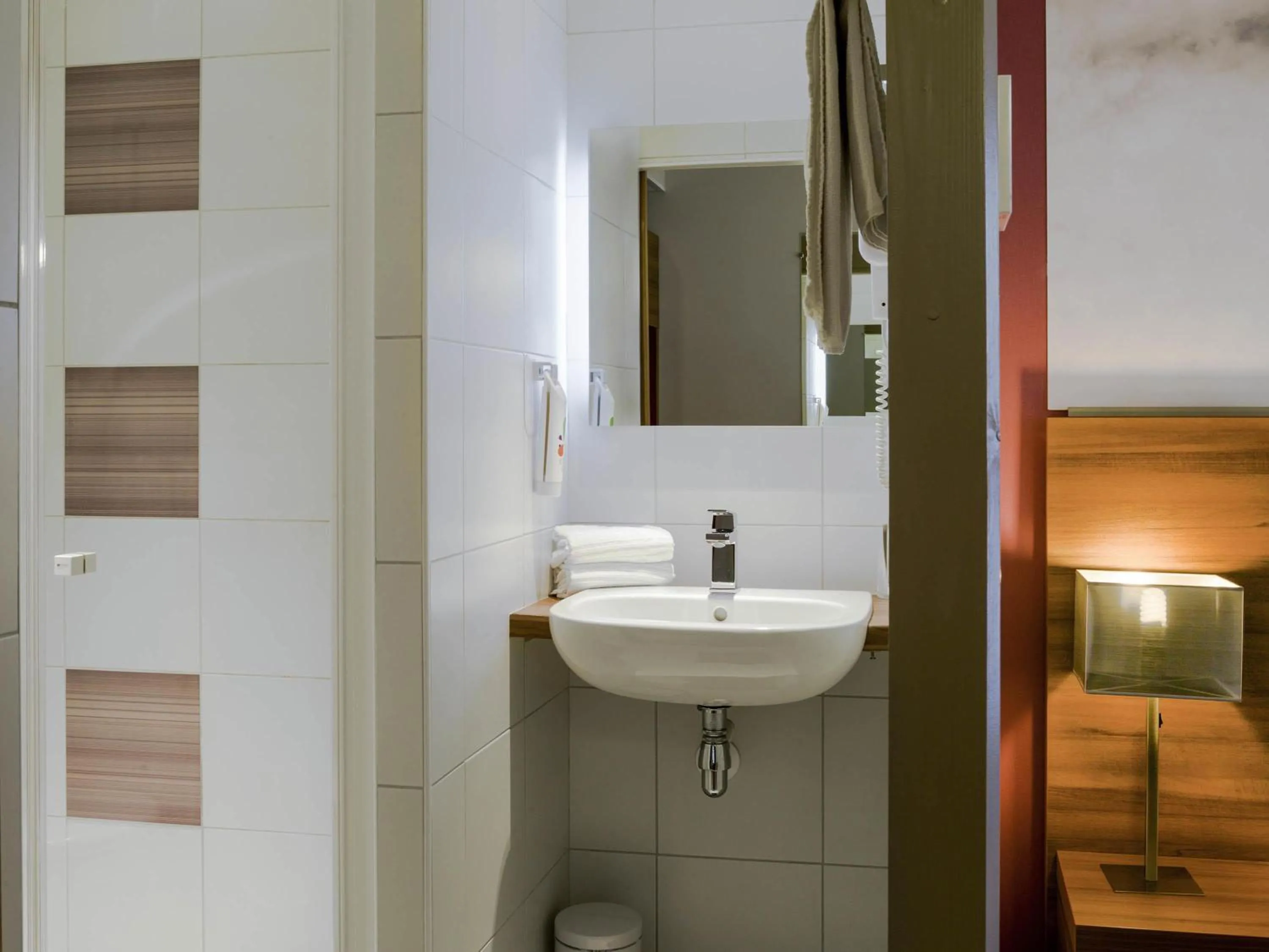 Bedroom in ibis Styles Castres