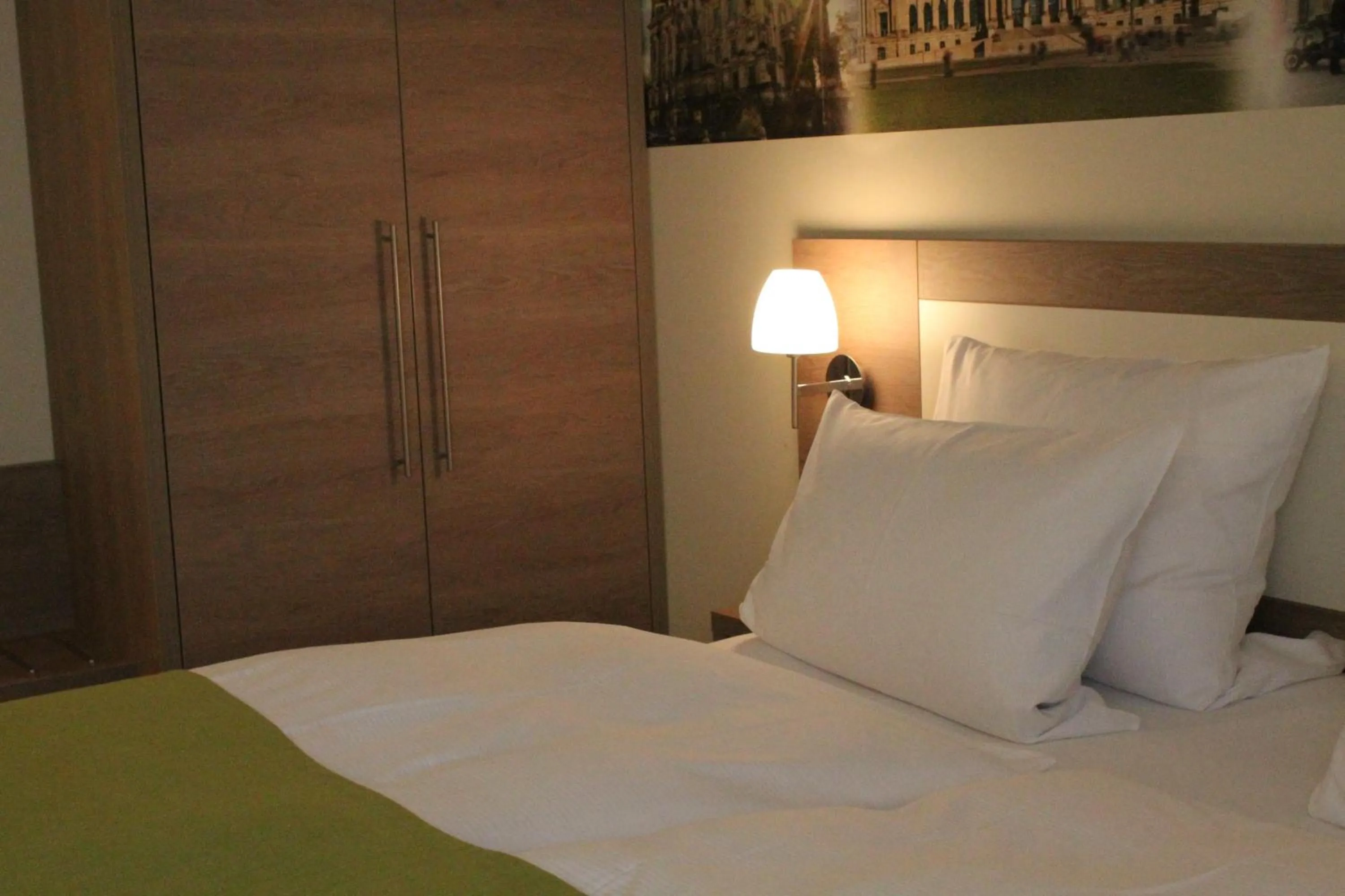 Bed in Best Western Hotel Kantstrasse Berlin