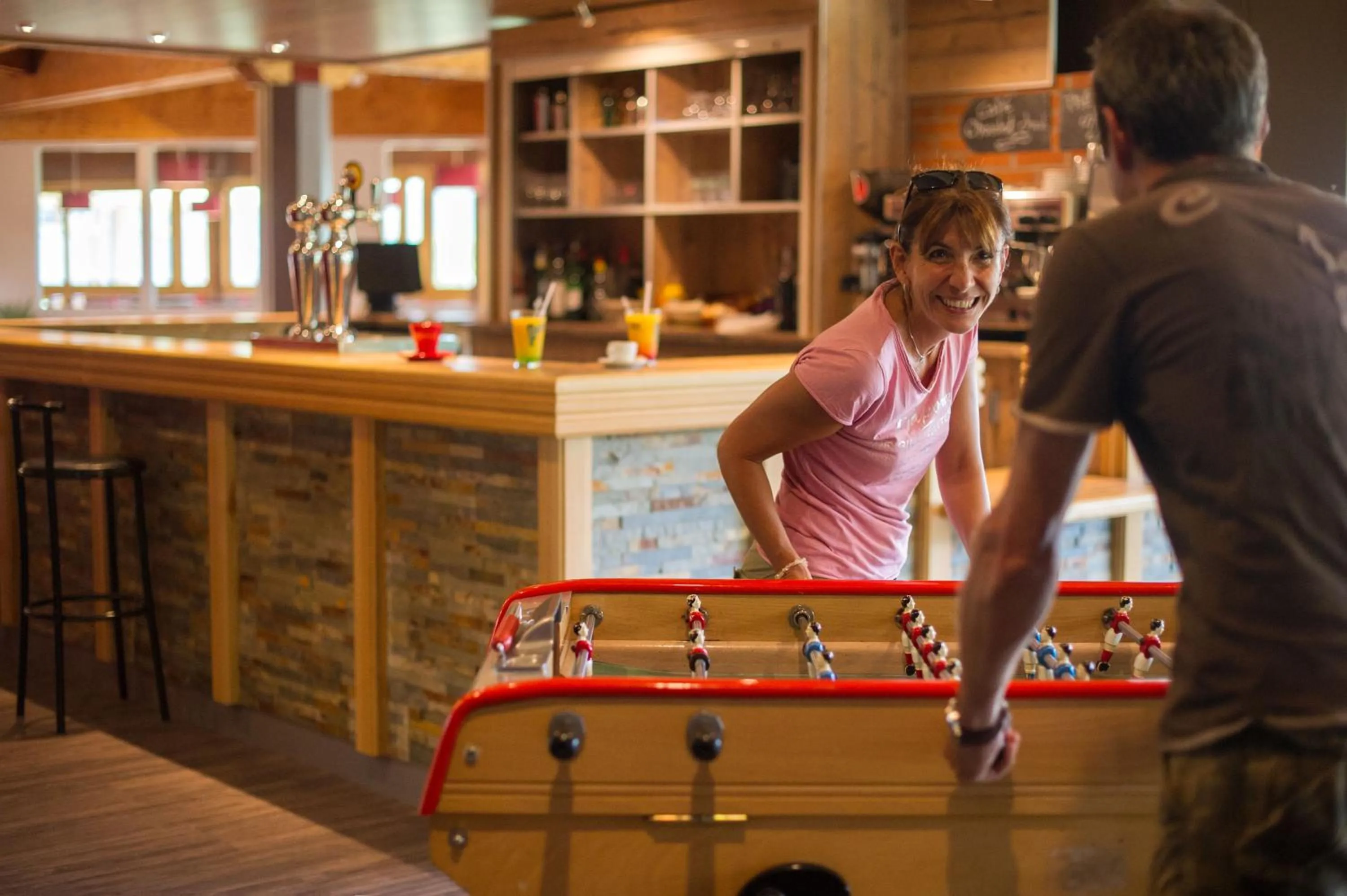 Lounge or bar in Village Vacances Le Tarbesou - Pied de piste station Ax 3 Domaines