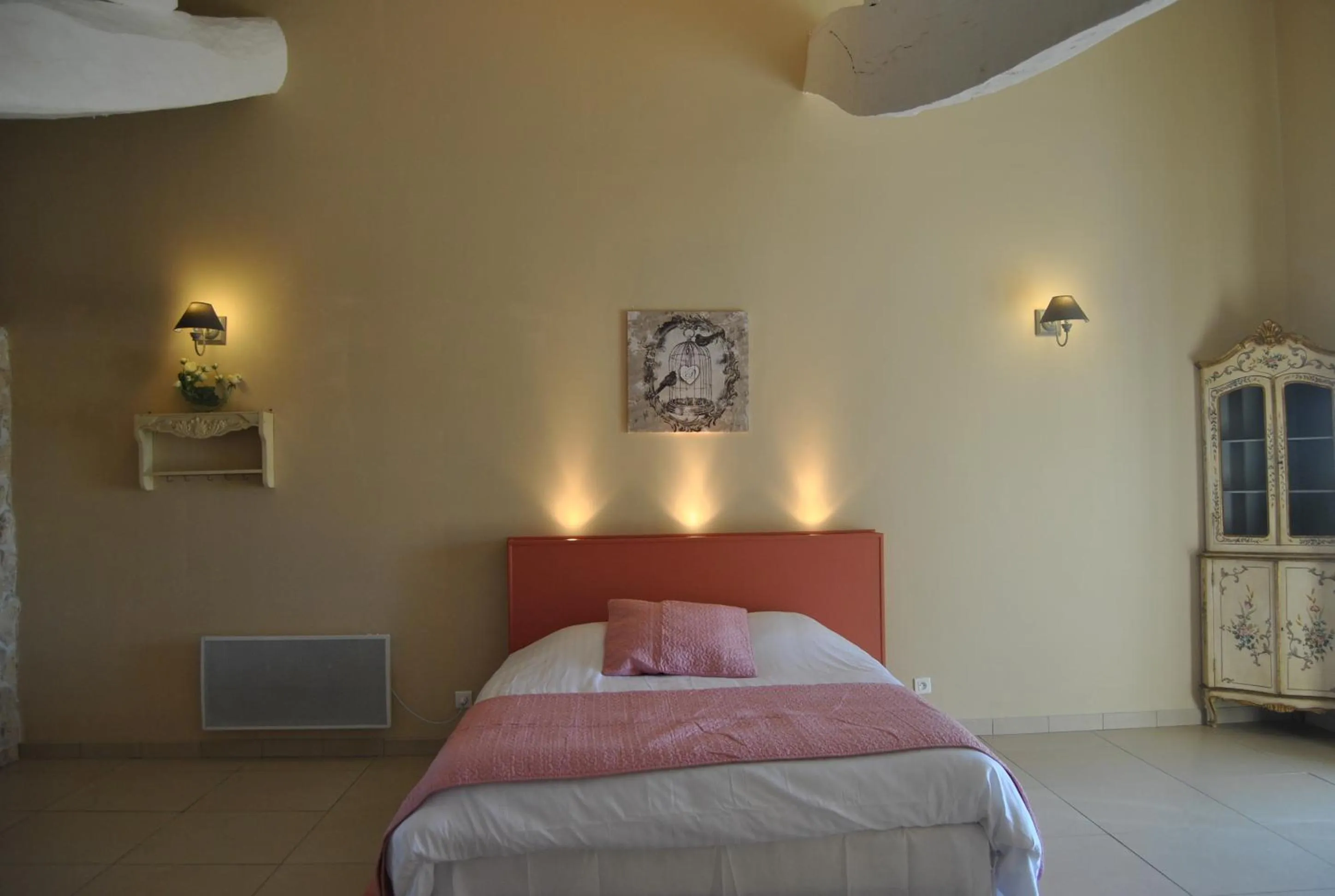 Photo of the whole room, Bed in La Grange de La Dupuise