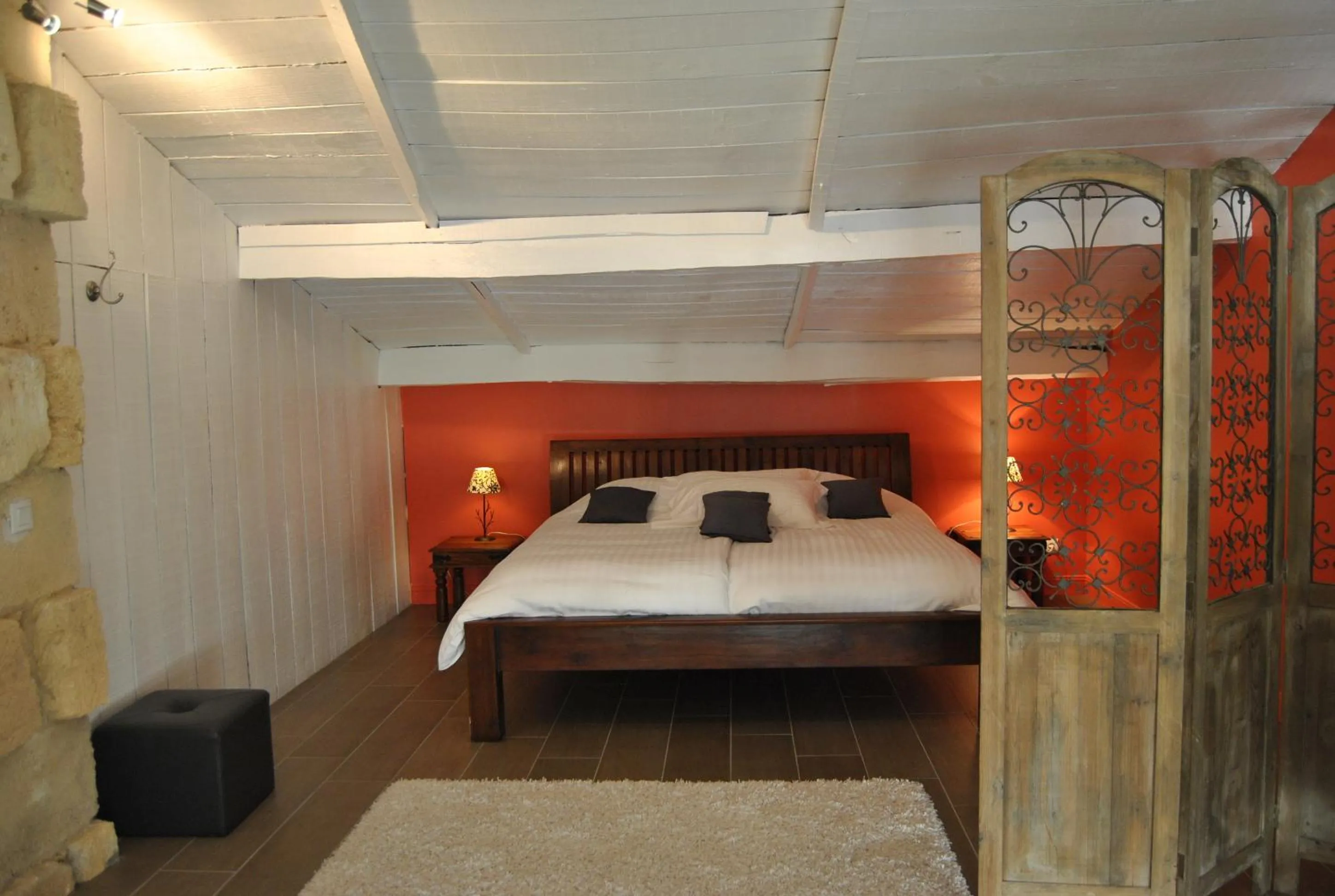 Photo of the whole room, Bed in La Grange de La Dupuise