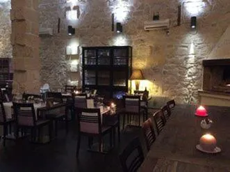 Lounge or bar in La Grange de La Dupuise