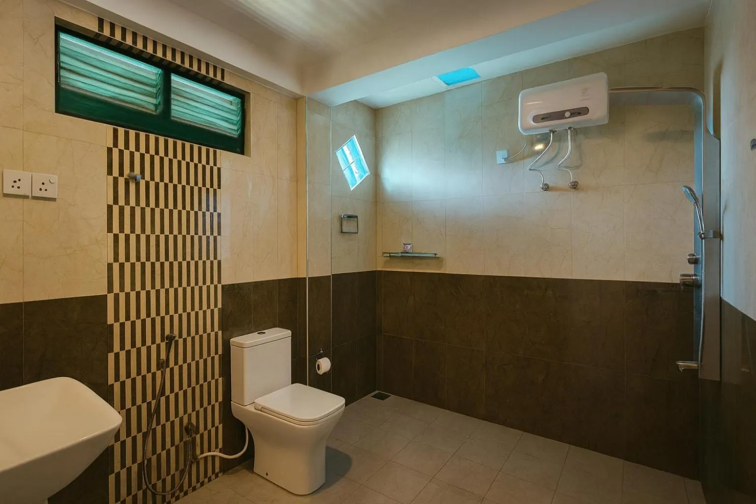 Toilet in Grand Villa Kalametiya