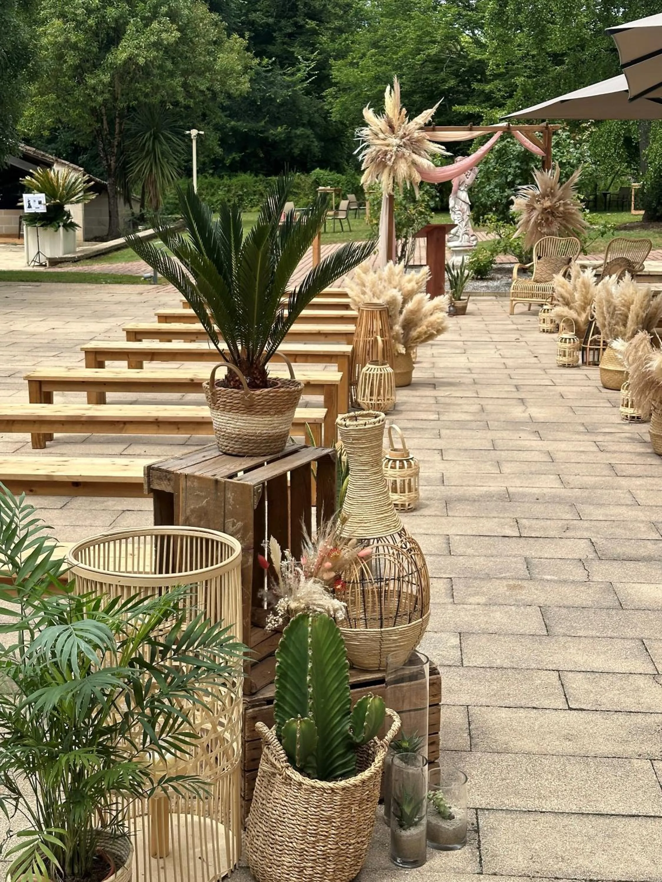 Patio in Logis Hotels - Château Saint Marcel