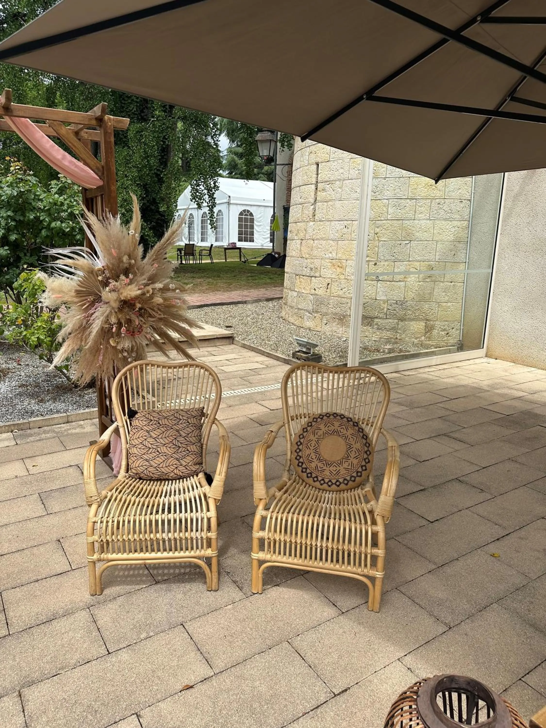 Patio in Logis Hotels - Château Saint Marcel