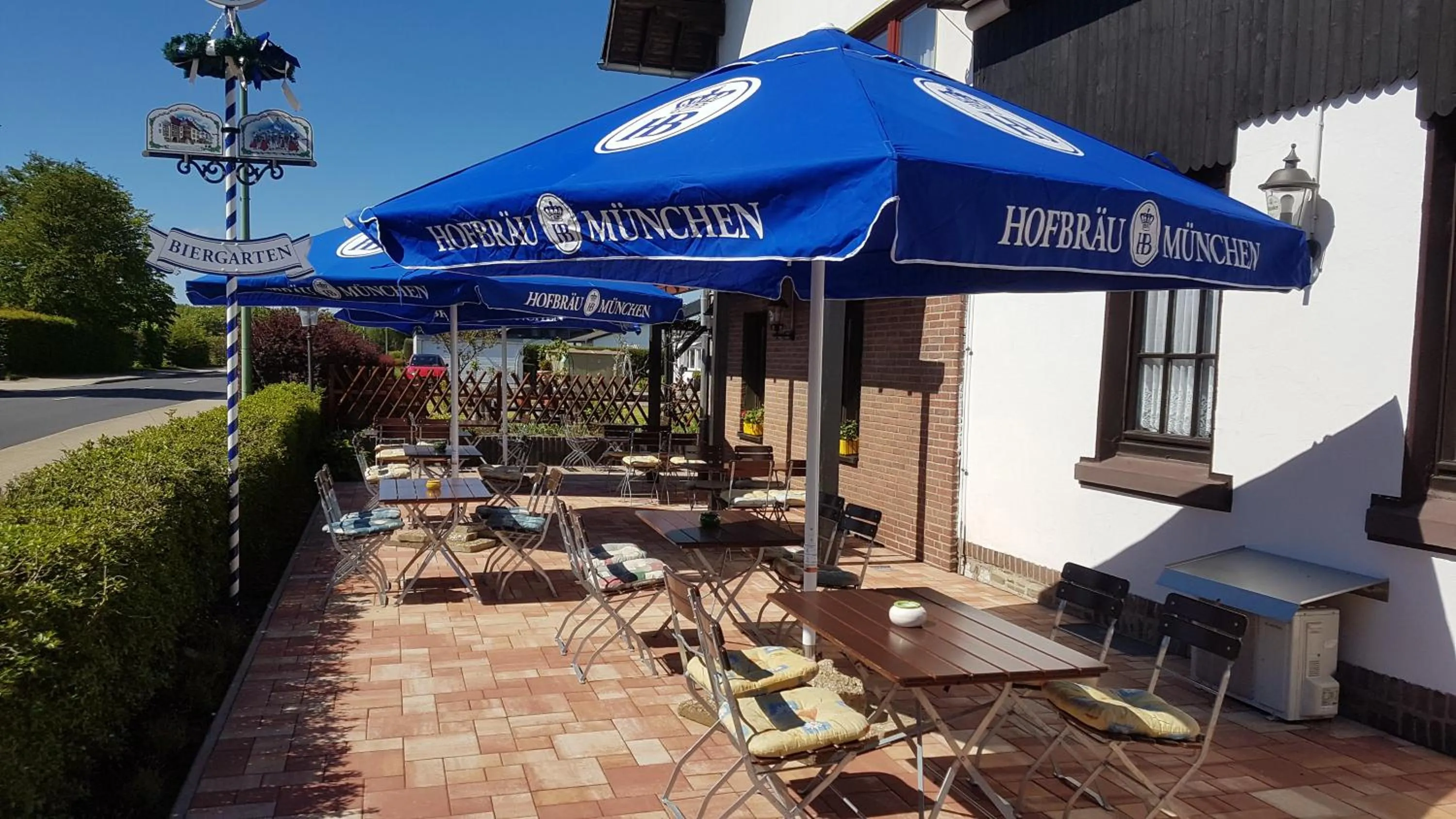 Property building in Land-gut-Hotel Zum alten Forsthaus - Aufladestation für Elektroautos