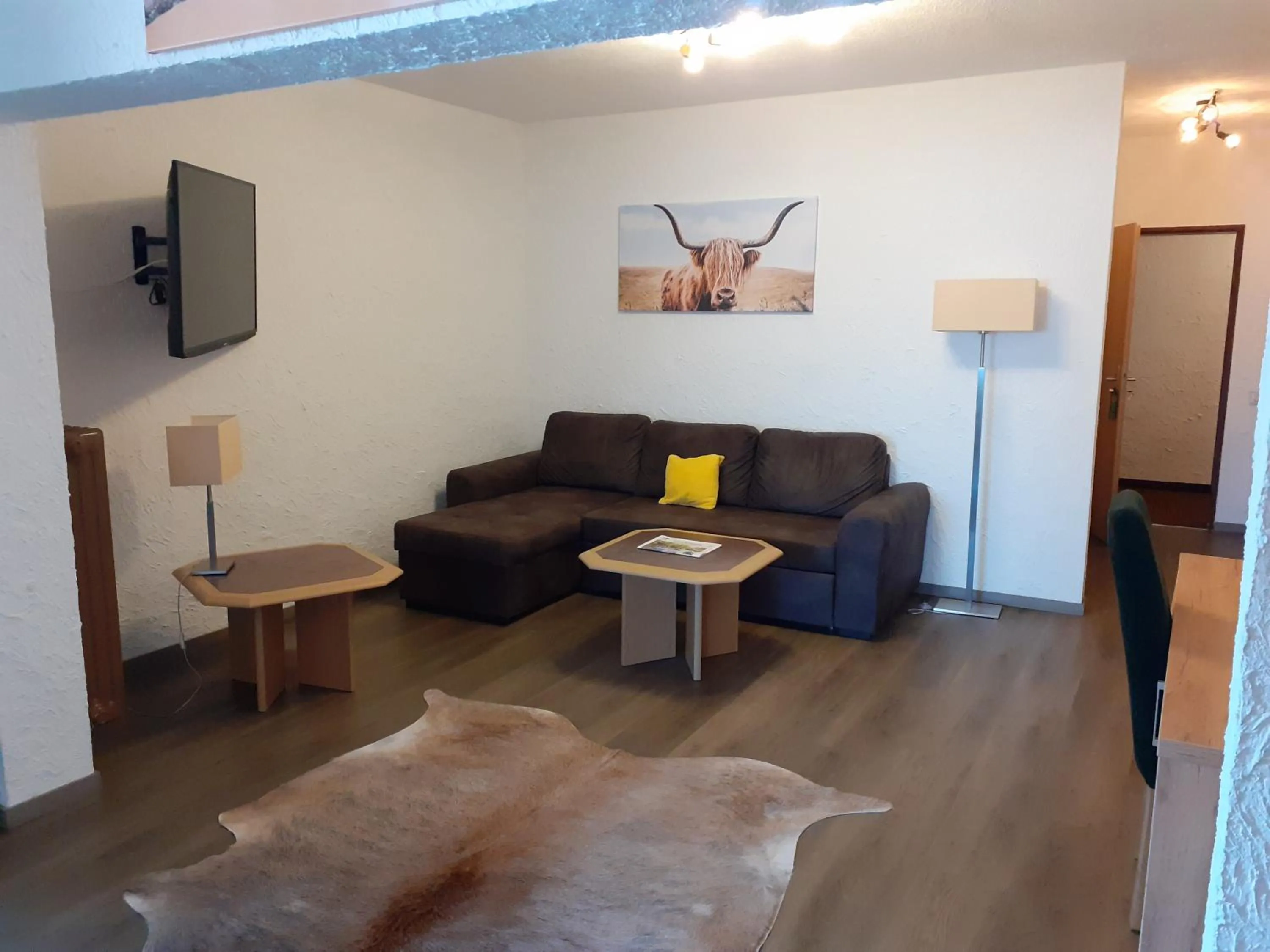 TV and multimedia in Land-gut-Hotel Zum alten Forsthaus - Aufladestation für Elektroautos