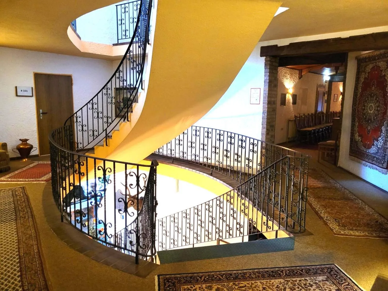 Decorative detail in Land-gut-Hotel Zum alten Forsthaus - Aufladestation für Elektroautos