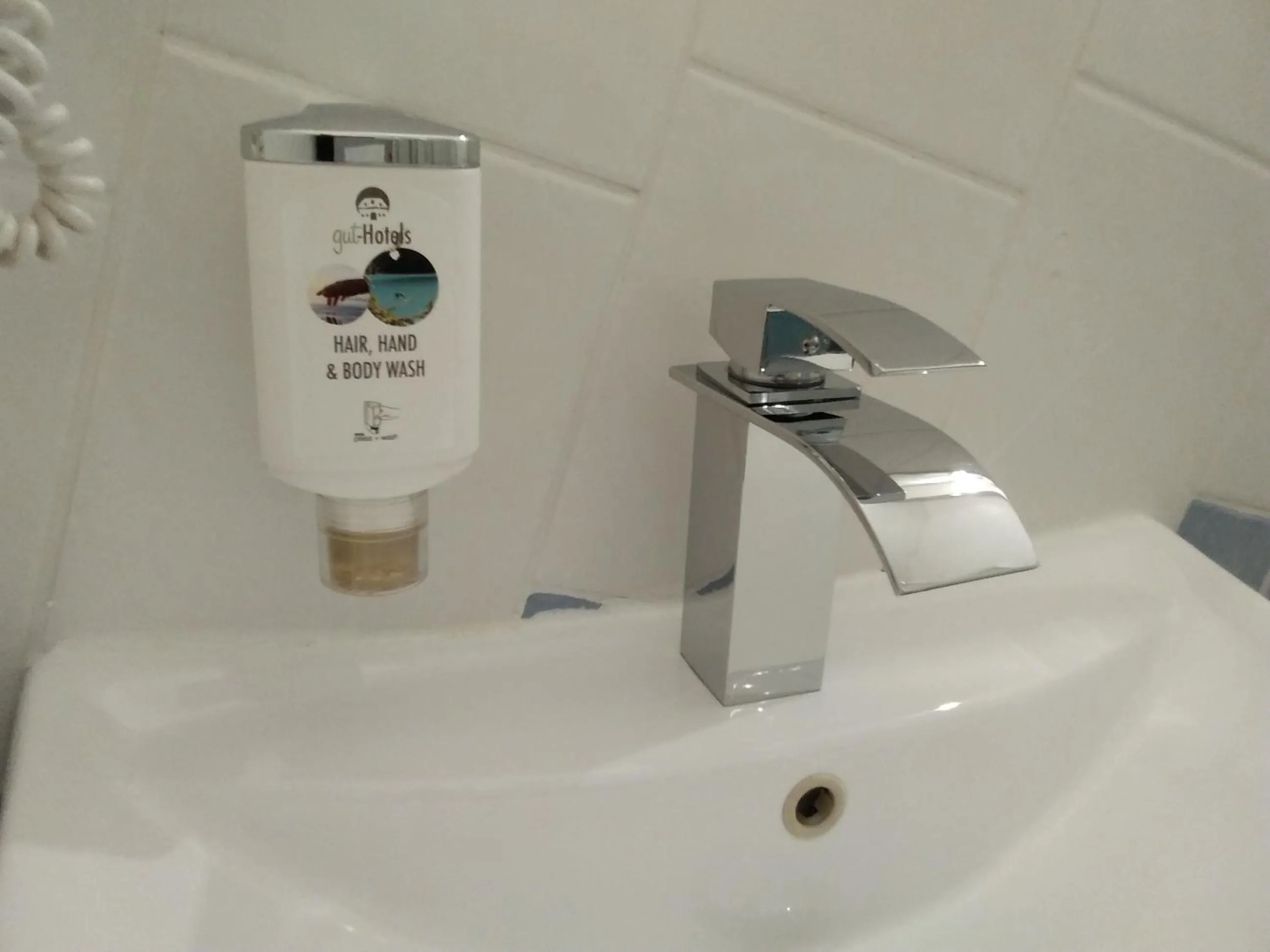 Bathroom in Land-gut-Hotel Zum alten Forsthaus - Aufladestation für Elektroautos