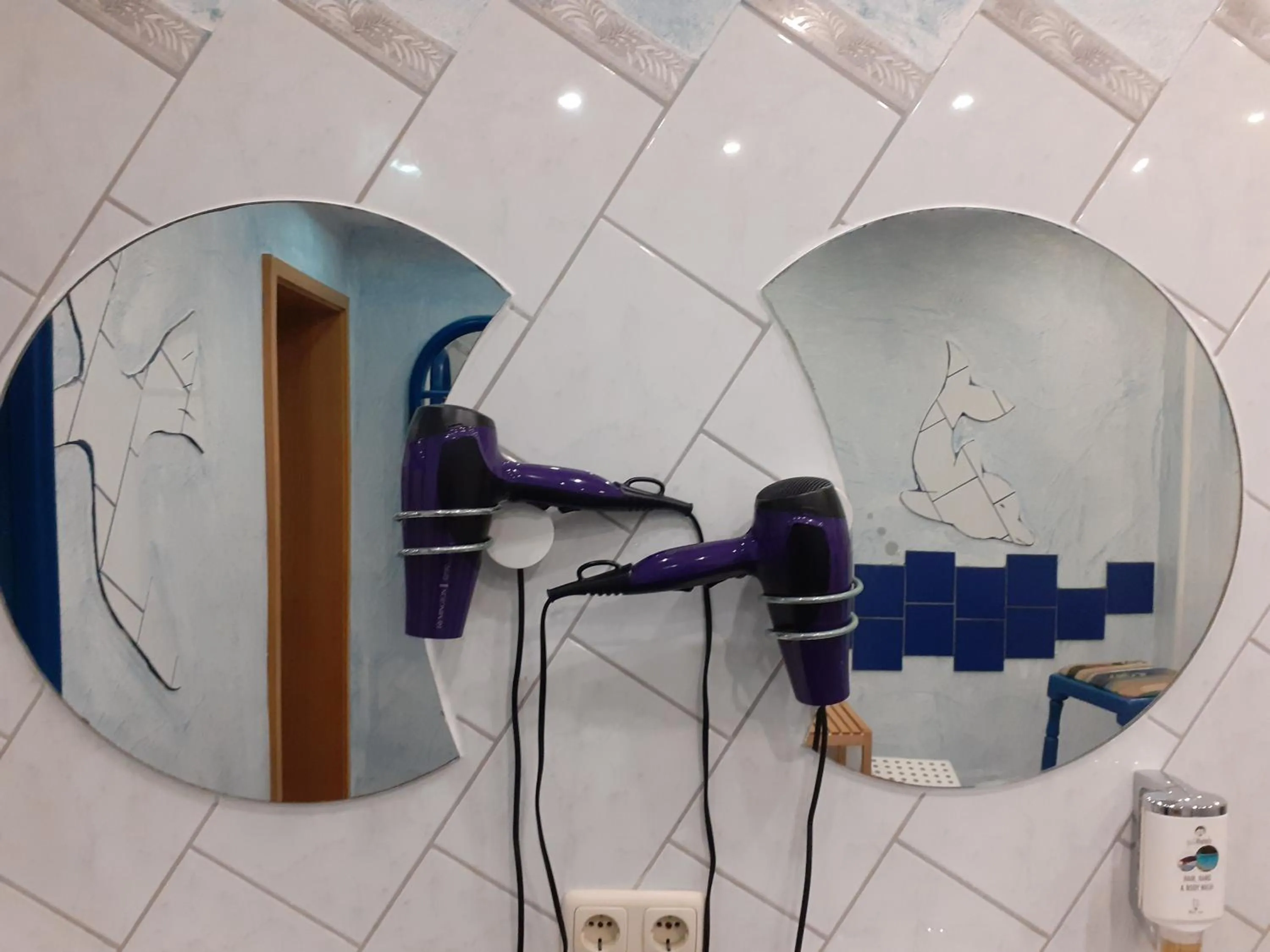 Swimming pool in Land-gut-Hotel Zum alten Forsthaus - Aufladestation für Elektroautos