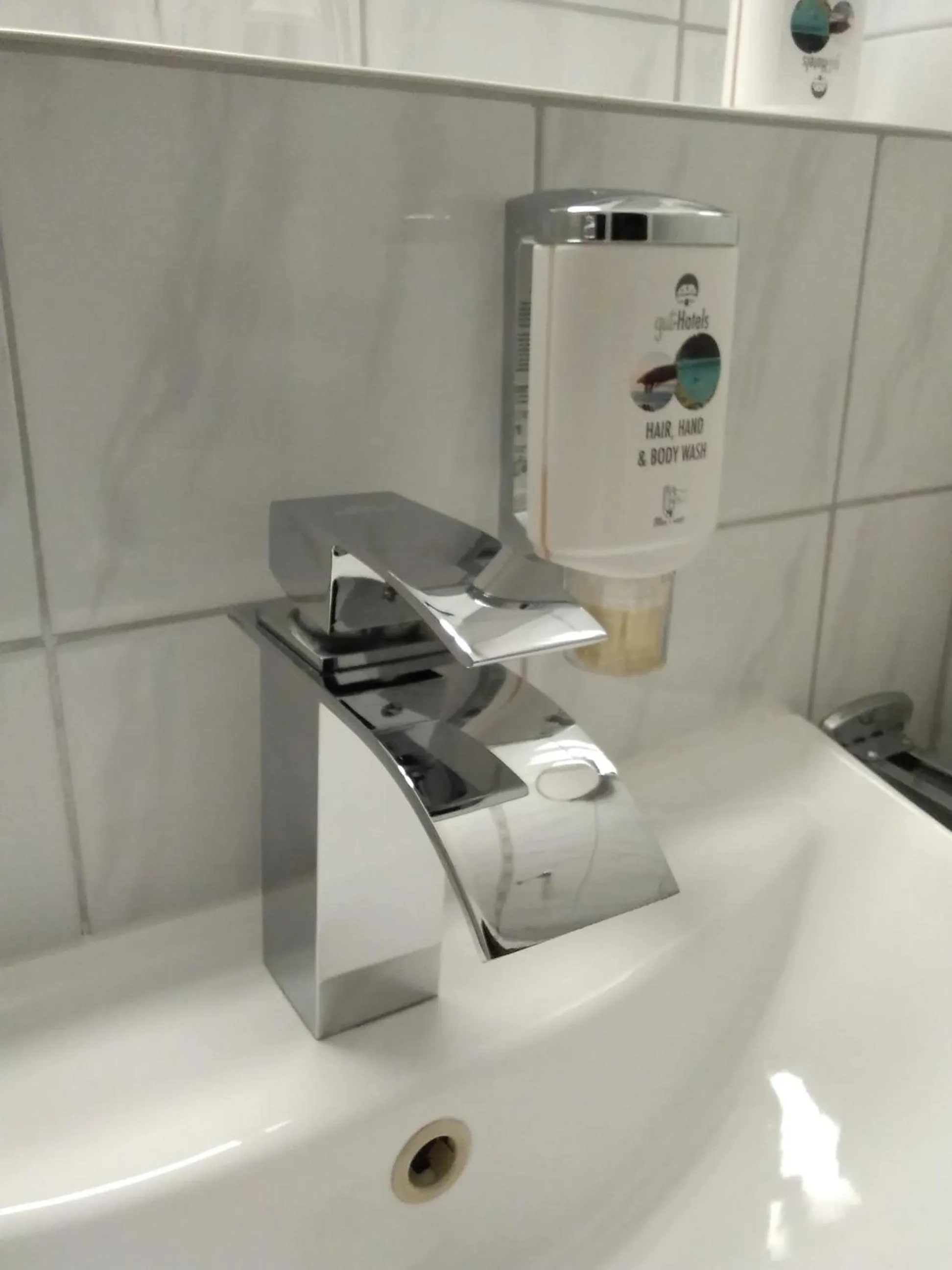 Bathroom in Land-gut-Hotel Zum alten Forsthaus - Aufladestation für Elektroautos