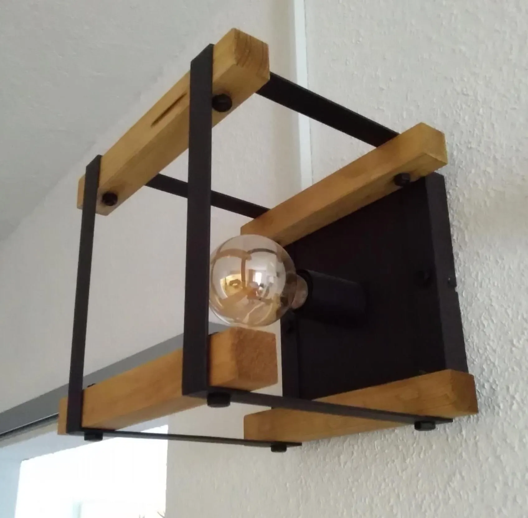 Decorative detail in Land-gut-Hotel Zum alten Forsthaus - Aufladestation für Elektroautos