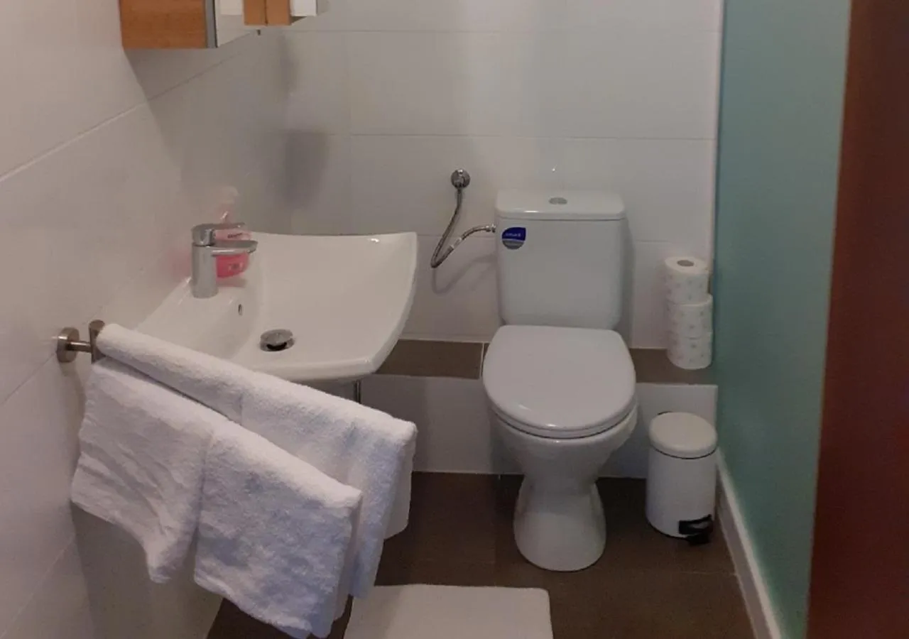 Bathroom in Land-gut-Hotel Zum alten Forsthaus - Aufladestation für Elektroautos