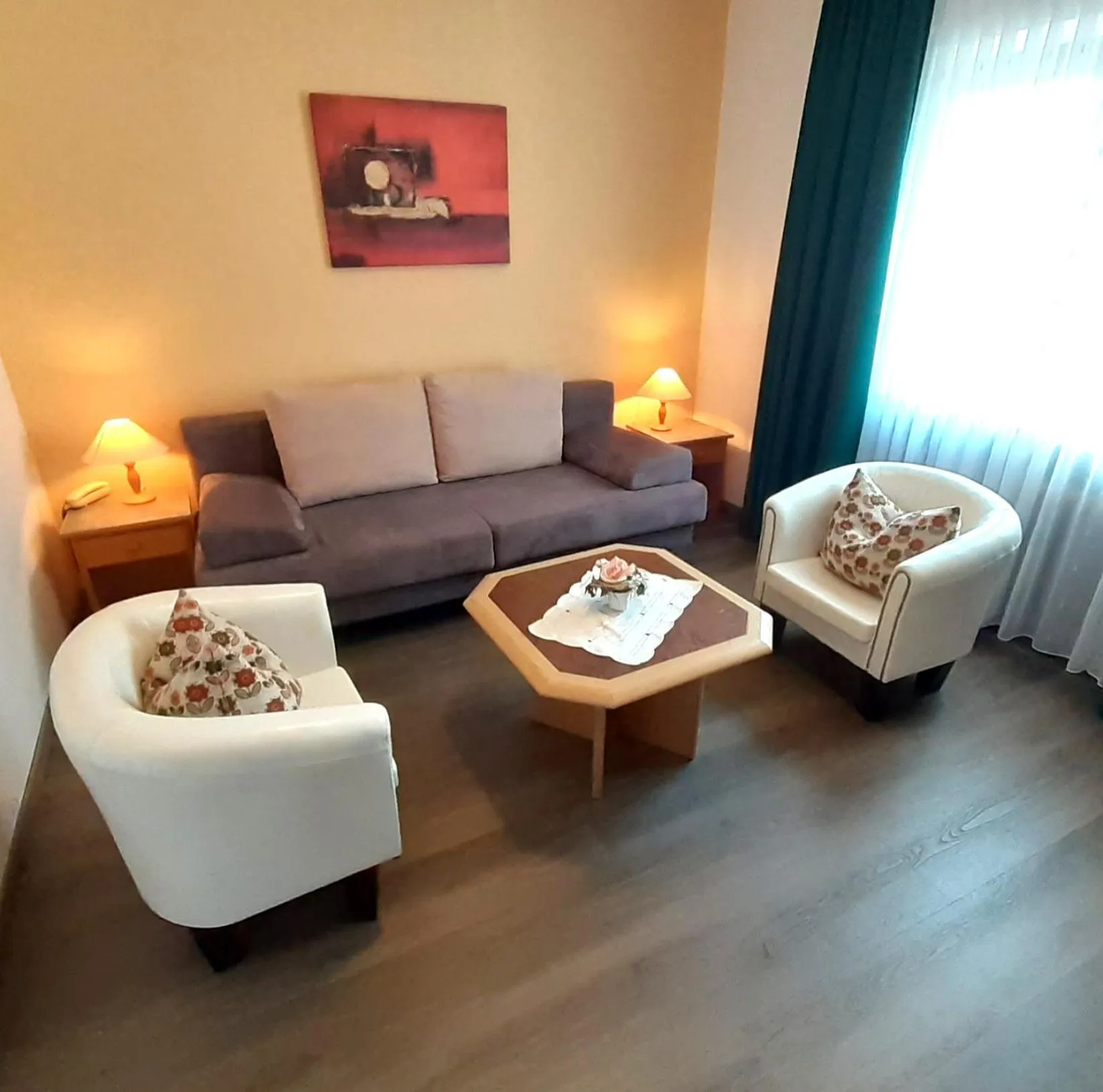 Living room in Land-gut-Hotel Zum alten Forsthaus - Aufladestation für Elektroautos