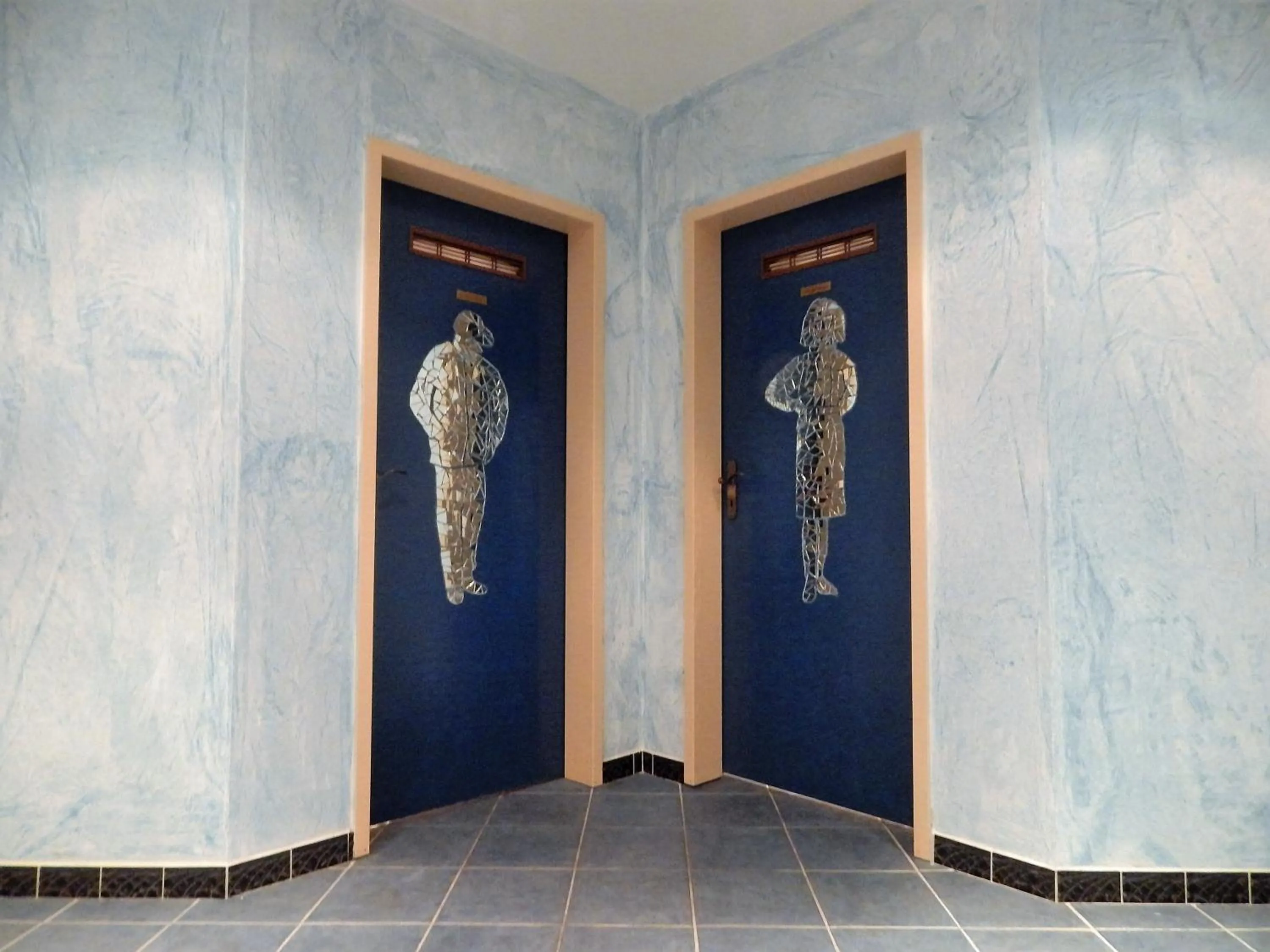 Swimming pool in Land-gut-Hotel Zum alten Forsthaus - Aufladestation für Elektroautos