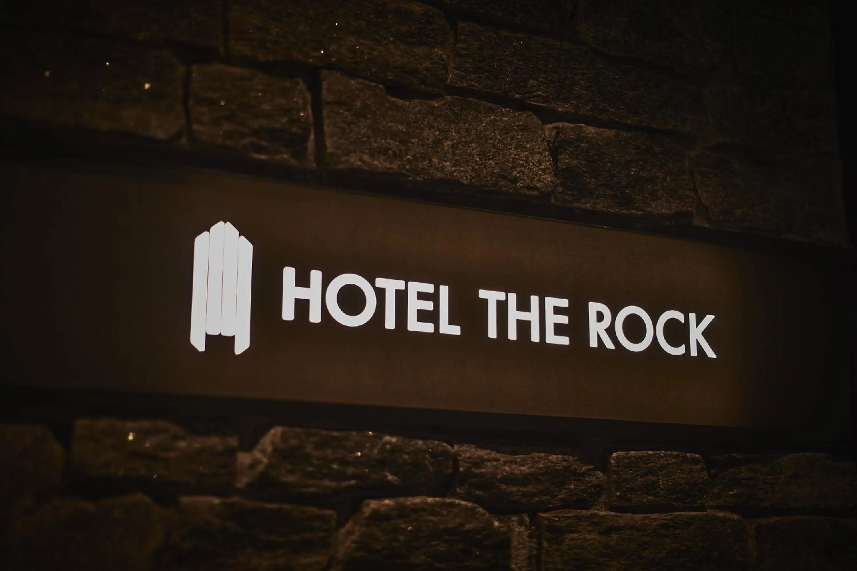 Logo/Certificate/Sign in HOTEL THE ROCK