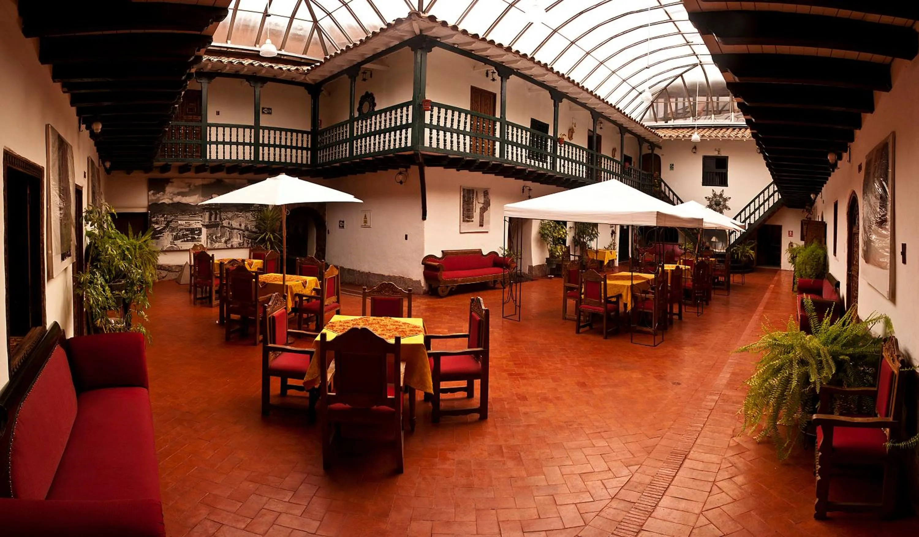 Restaurant/places to eat in Hotel Marqueses