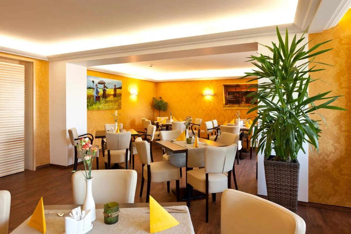 Restaurant/places to eat in Hotel Reutereiche