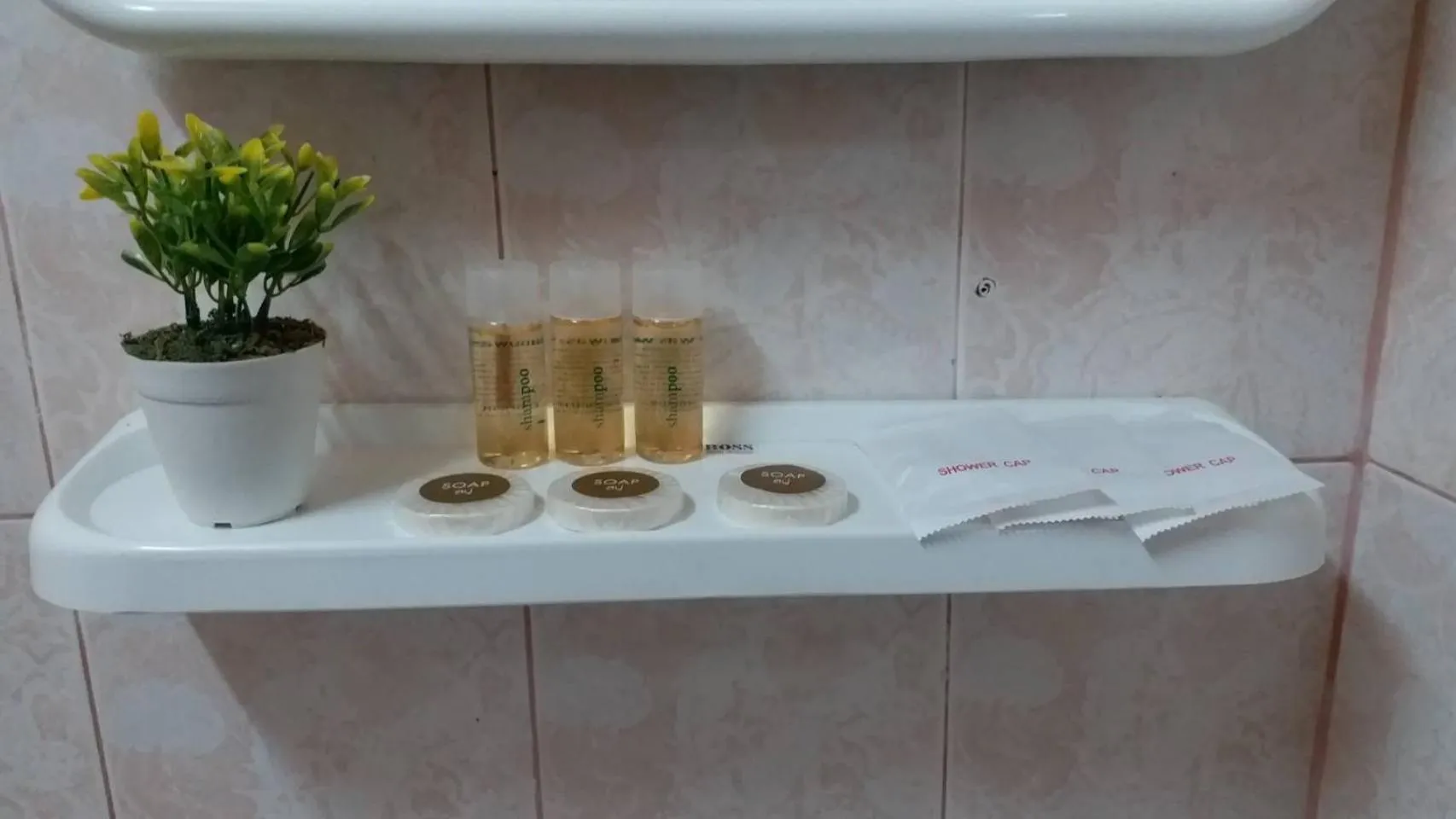 Shower in GATE 14 Inn