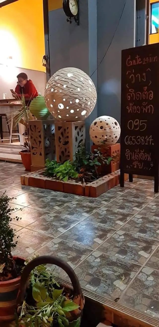 Communal lounge/ TV room in GATE 14 Inn