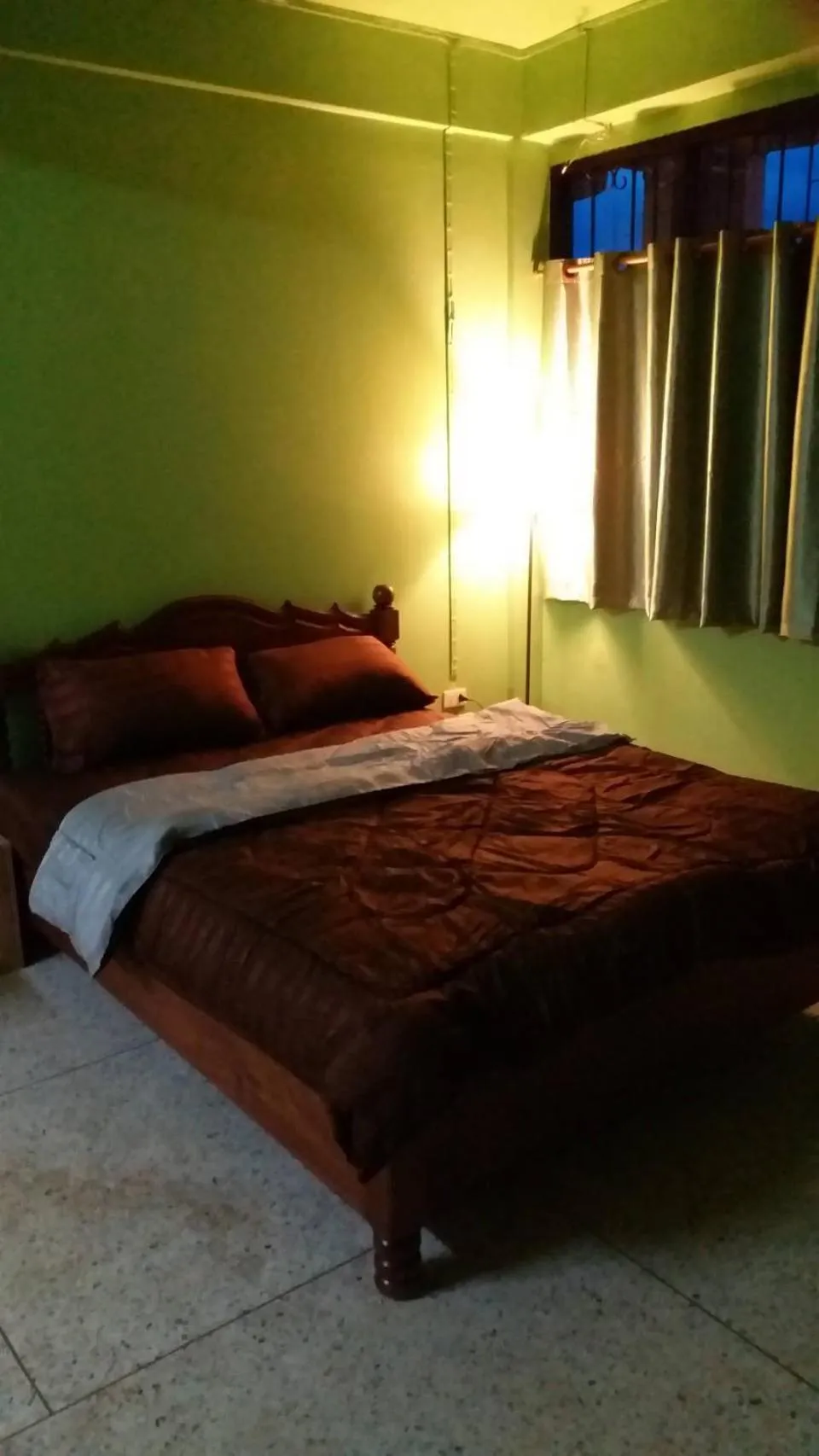 Restaurant/places to eat, Bed in GATE 14 Inn