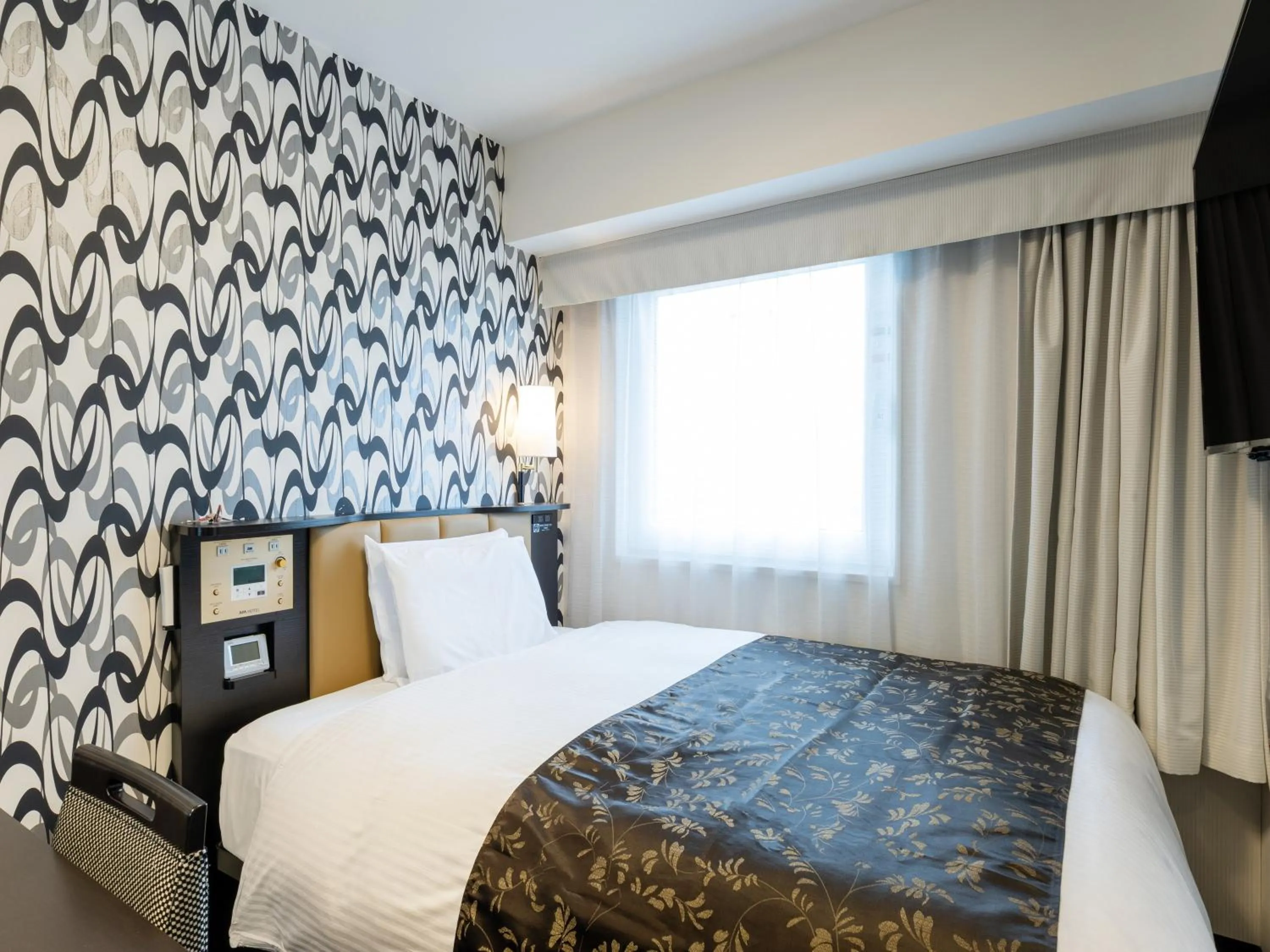 Photo of the whole room, Bed in APA Hotel Shin Osaka Ekimae